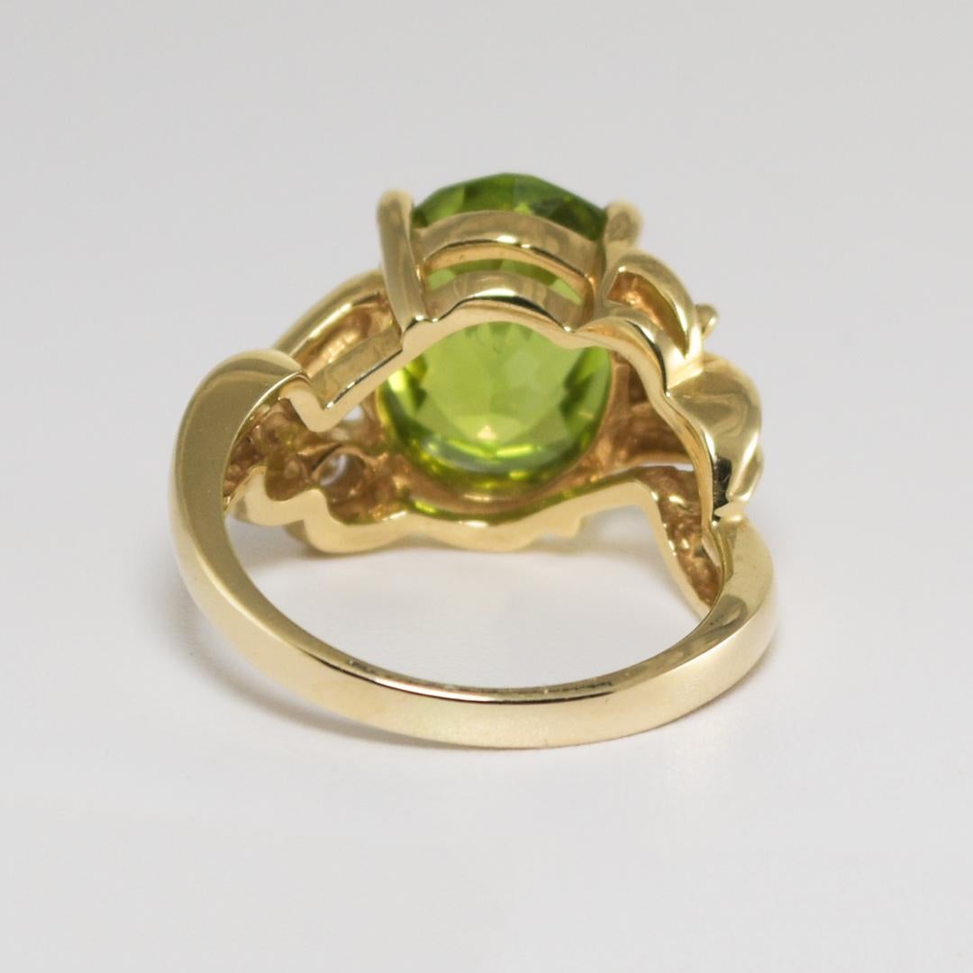 14K Yellow Gold Peridot and Diamond Ring In Excellent Condition For Sale In Laguna Beach, CA