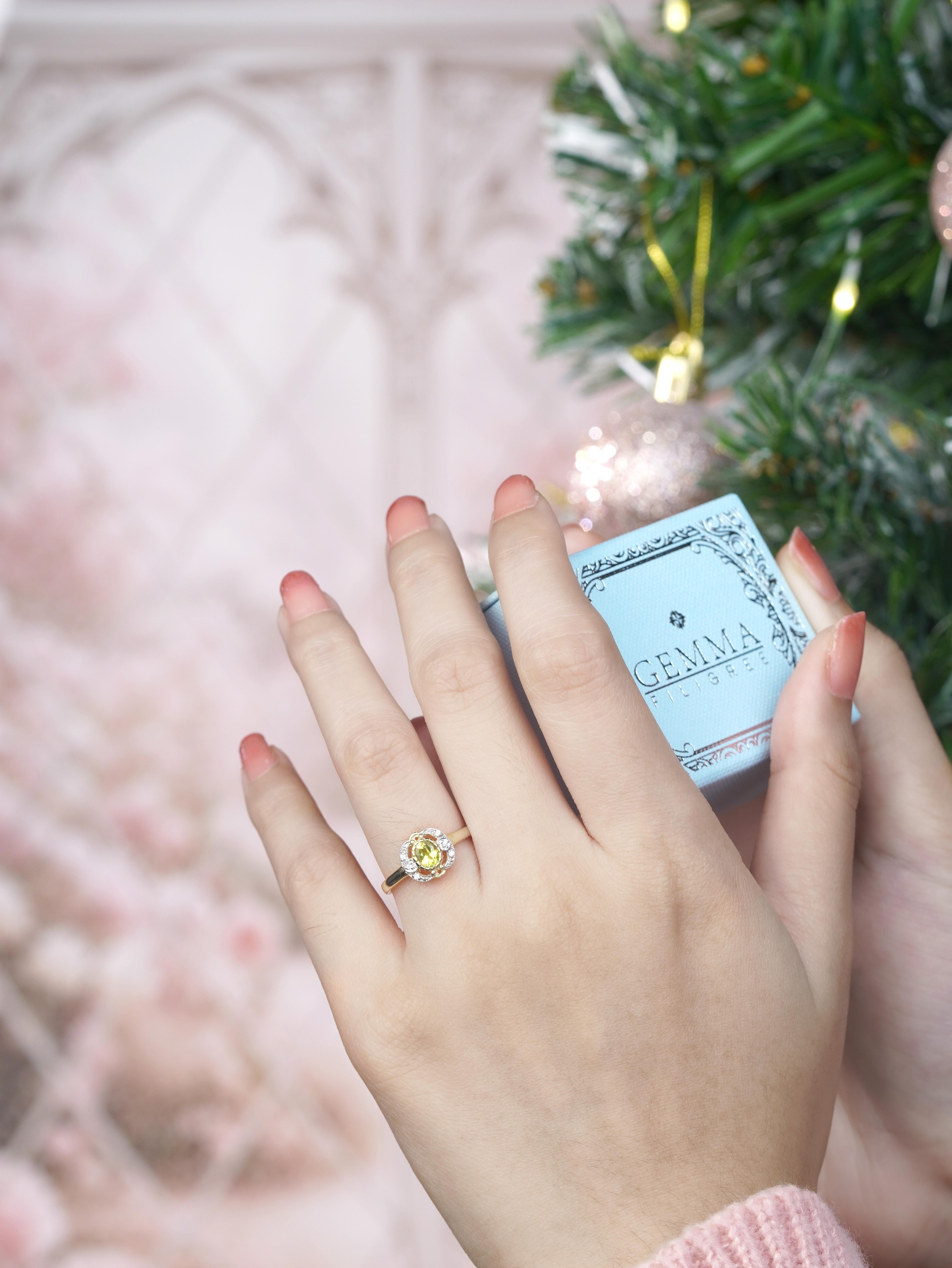 Anello in oro giallo 14K con peridoto e diamanti in stile vintage in vendita 6