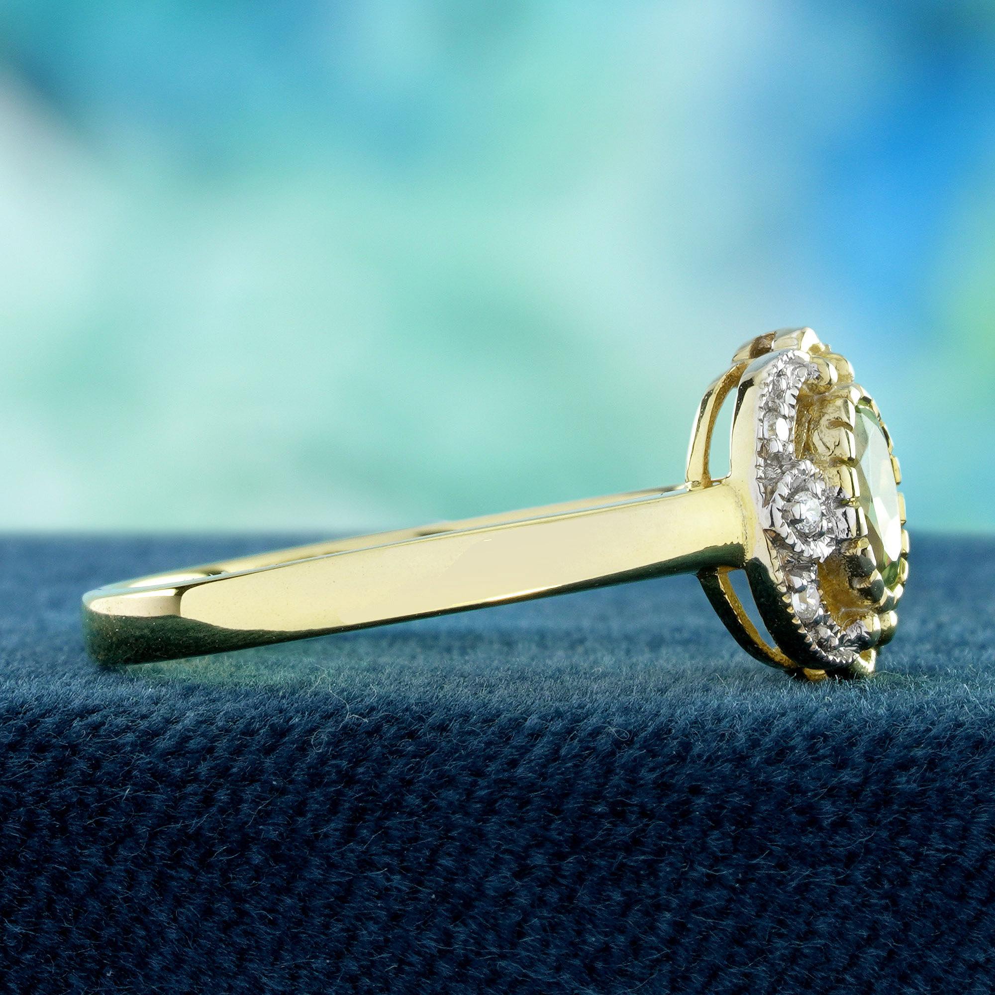 Taglio ovale Anello in oro giallo 14K con peridoto e diamanti in stile vintage in vendita