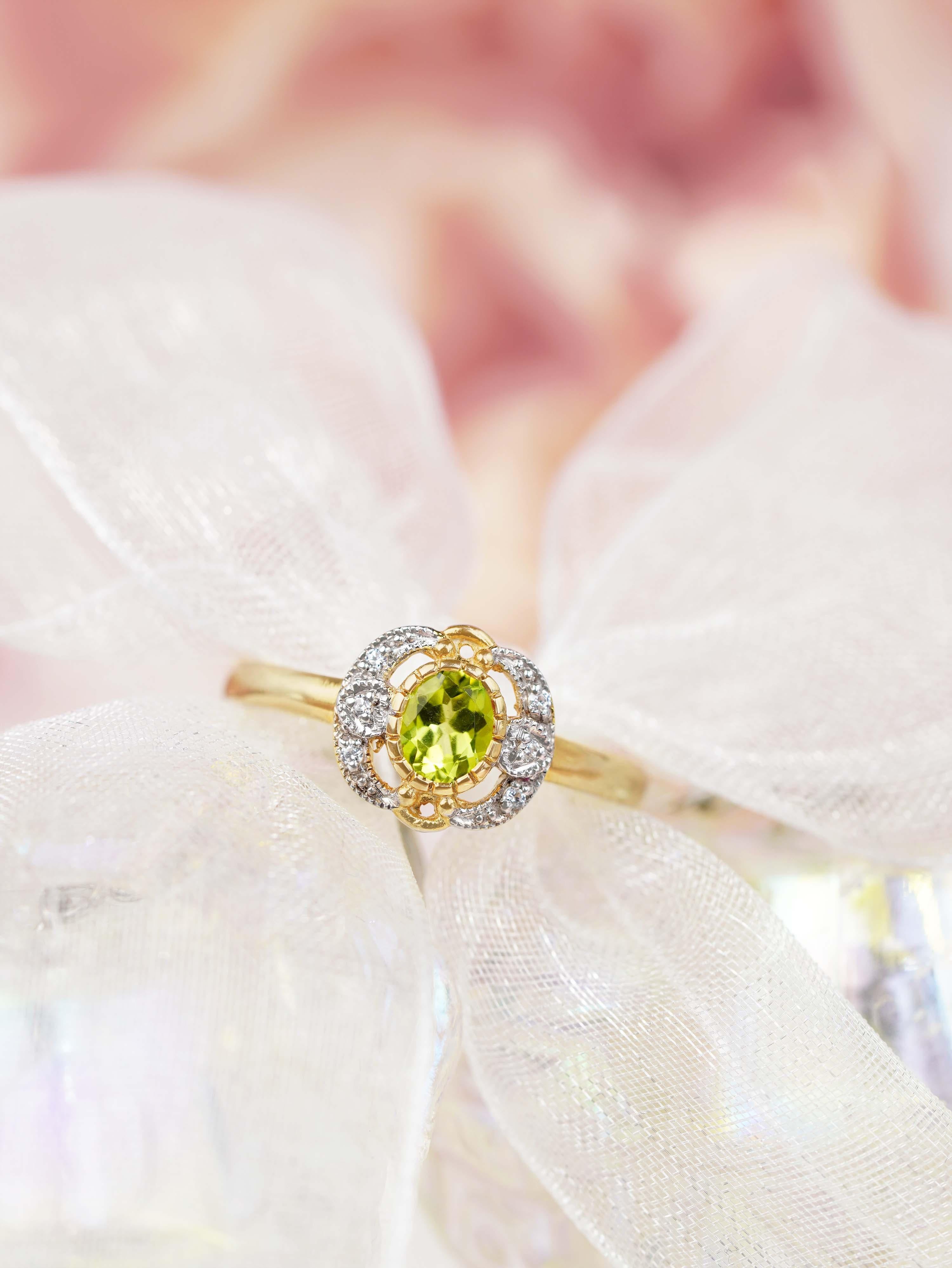 Anello in oro giallo 14K con peridoto e diamanti in stile vintage in vendita 1