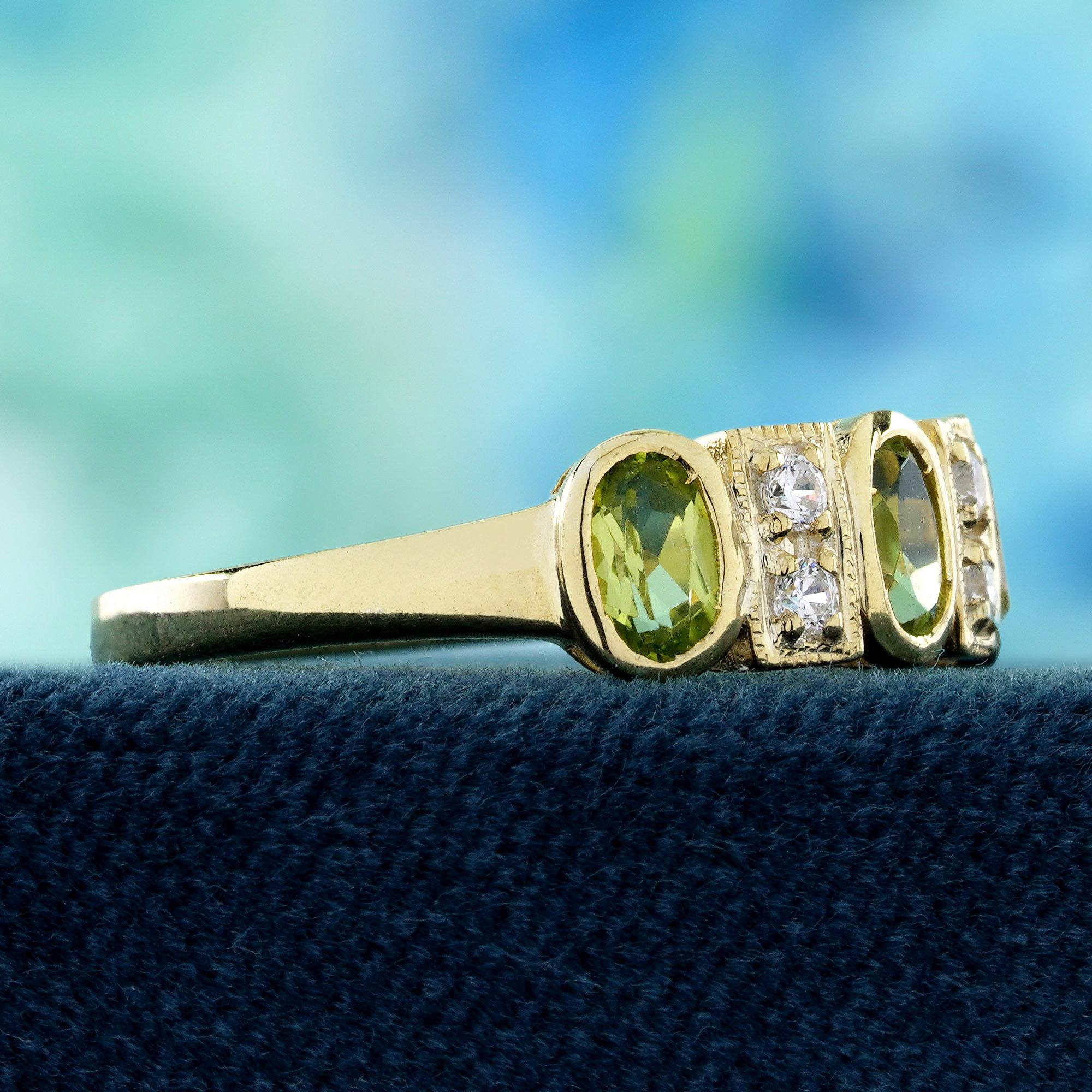 Taglio ovale Anello in oro giallo 14K con peridoto e Dimond in stile vintage in vendita