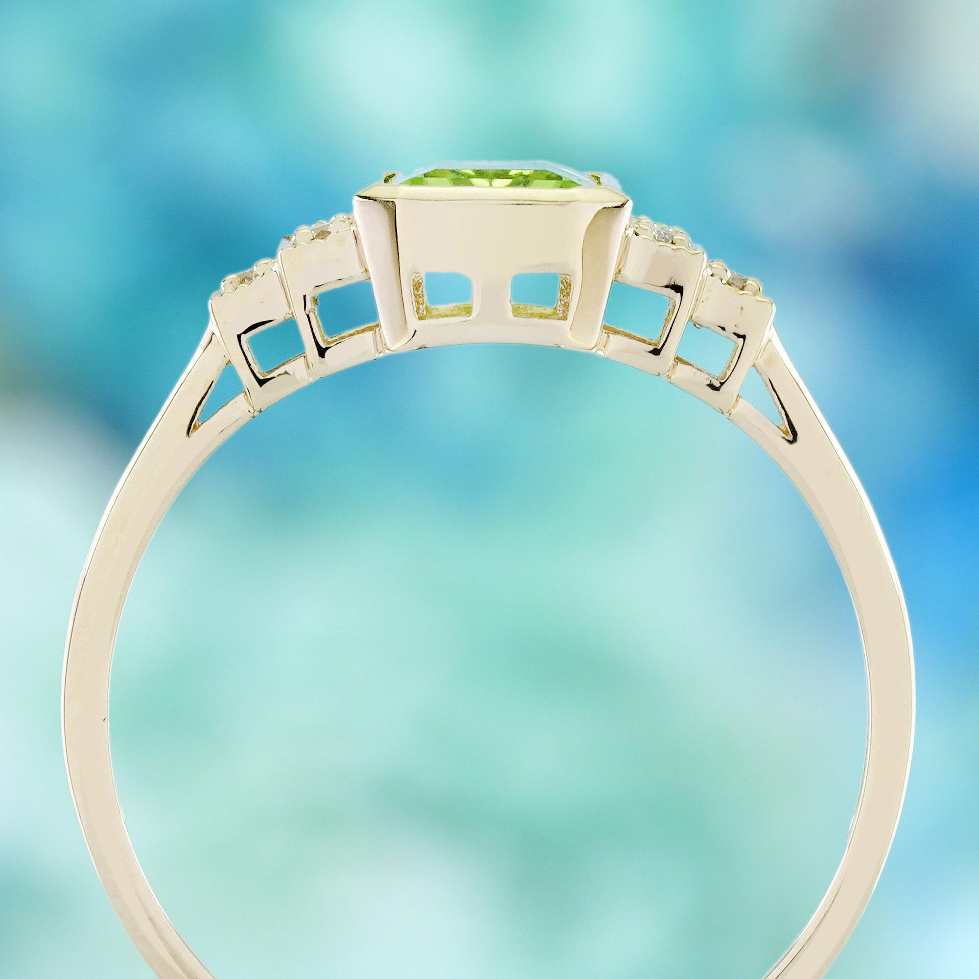 14K Yellow Gold Peridot and White Sapphire Vintage Style Engagement Ring en Nuevo estado para la venta en Bangkok, TH