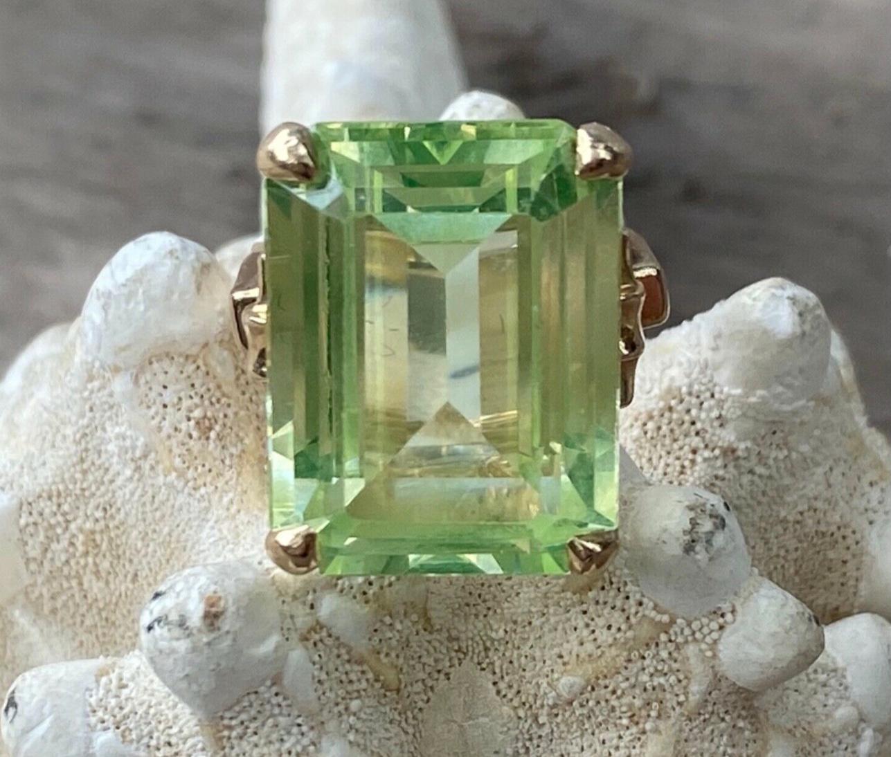 14 Karat Gelbgold Peridot-Cocktailring (Smaragdschliff)