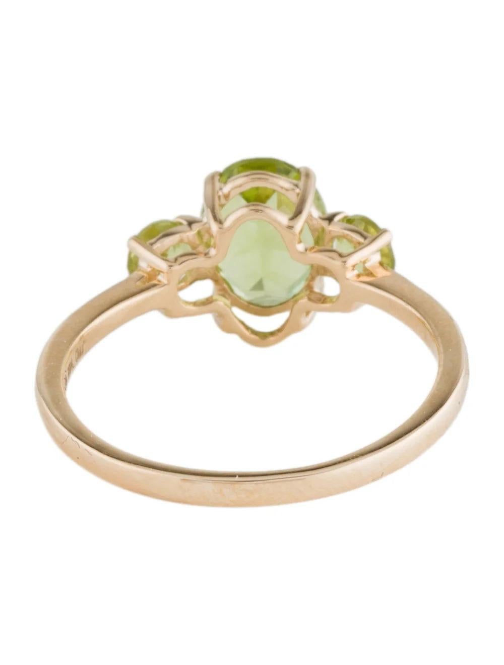 14K Yellow Gold Peridot Cocktail Ring, Size 7: Vibrant Green Gemstone Jewelry In New Condition For Sale In Holtsville, NY