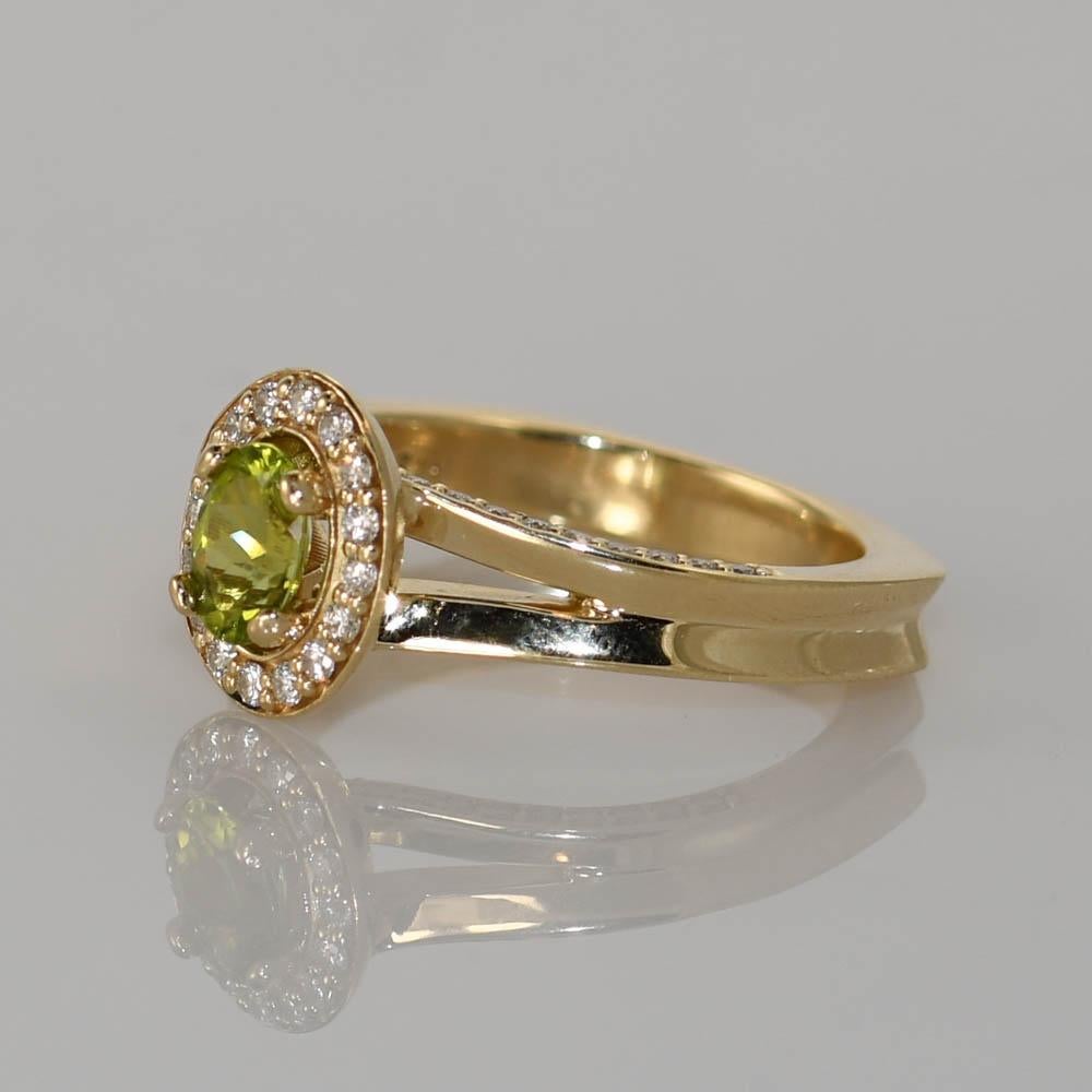 Bague en or jaune 14K avec péridot et diamant 8.2g Excellent état - En vente à Laguna Beach, CA