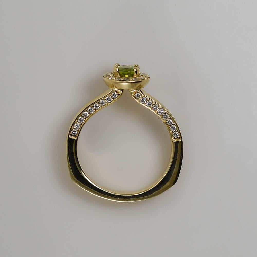 Bague en or jaune 14K avec péridot et diamant 8.2g en vente 2