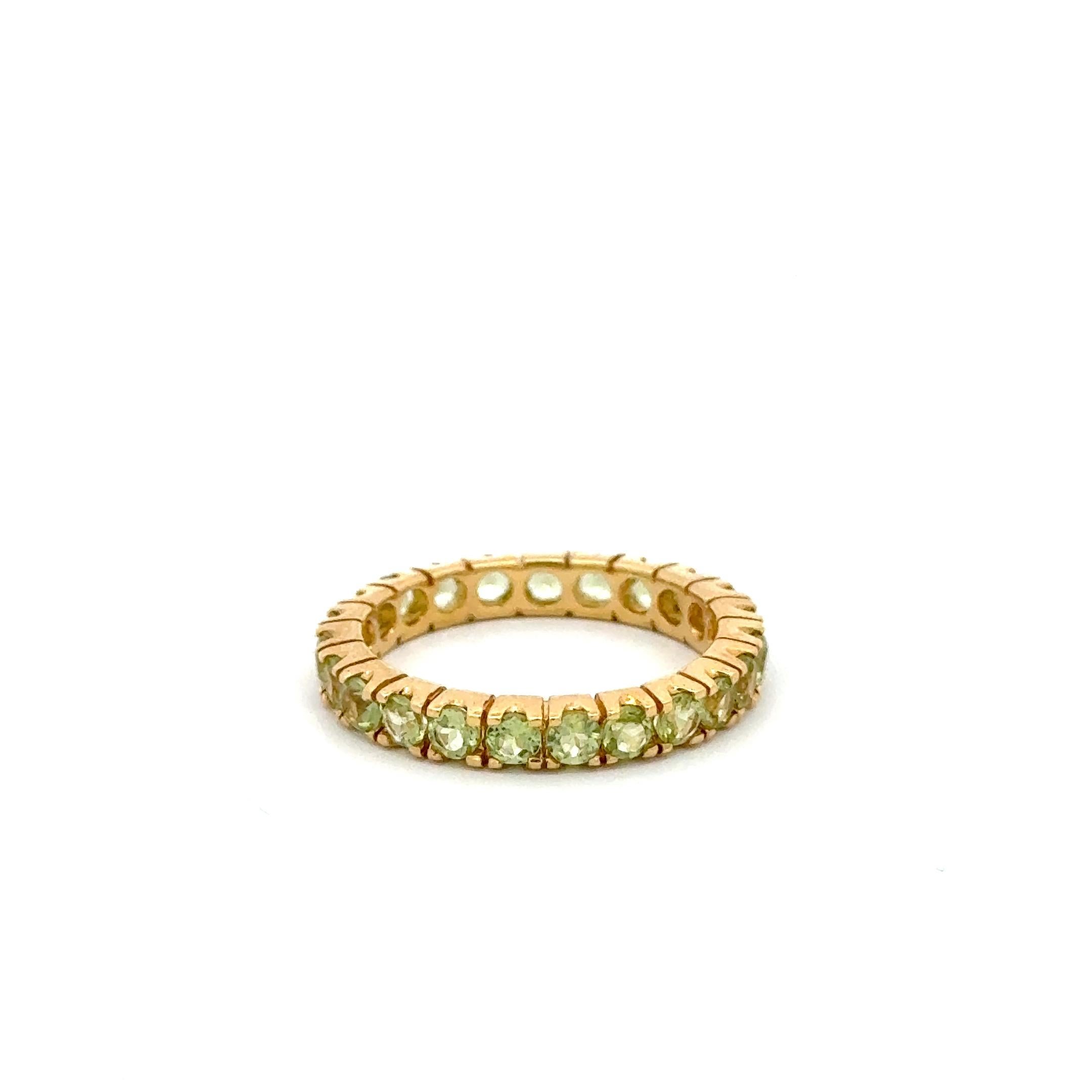 14K Yellow Gold Peridot Eternity Band Ring, 1.25 Carats im Zustand „Hervorragend“ im Angebot in Los Angeles, CA