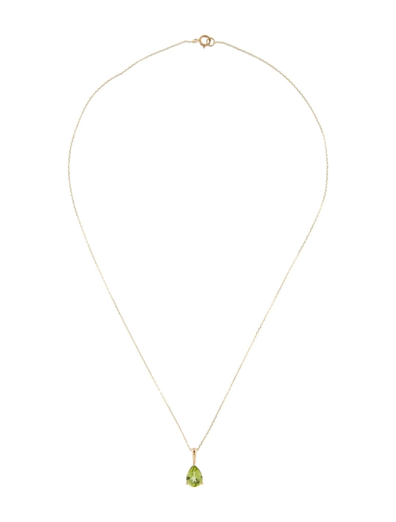 Artiste Collier à pendentif péridot en or jaune 14K  0.99 Carat Pear Modified Brilliant Pe en vente