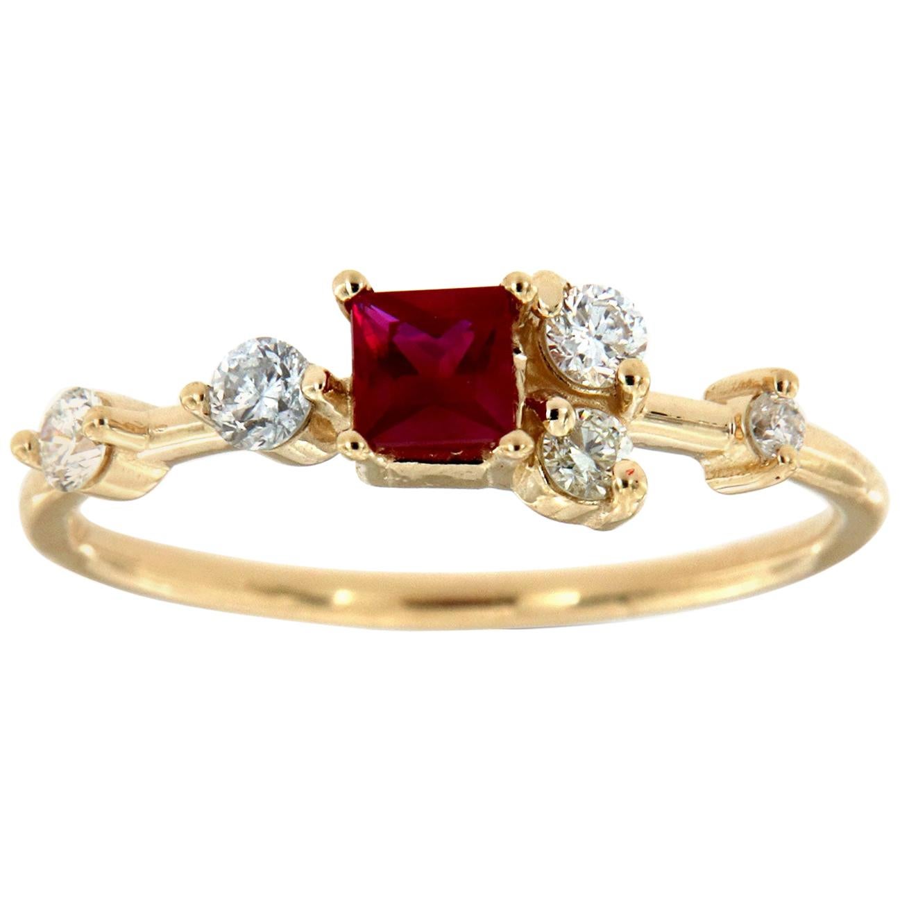 Einzigartiger organischer roter quadratischer Rubin-Diamant-Ring aus 18 Karat Gelbgold mit 0,27 Karat