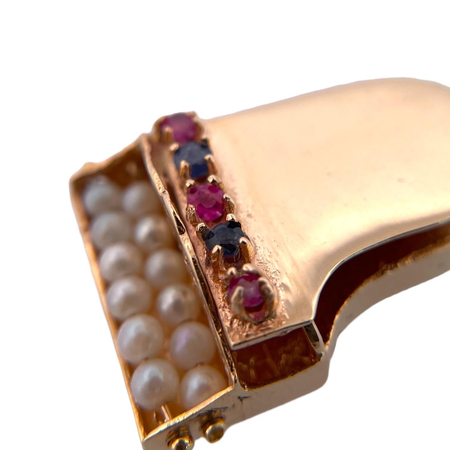 Moderne Pendentif de piano en or jaune 14 carats avec saphir, rubis et perles en vente