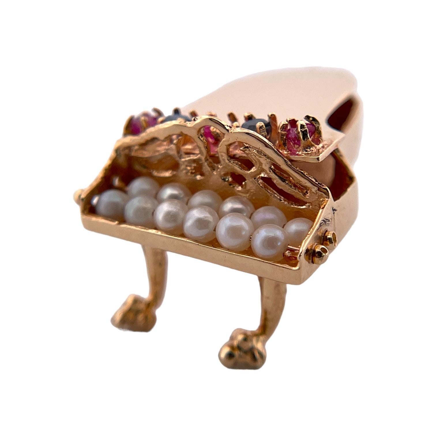 Pendentif de piano en or jaune 14 carats avec saphir, rubis et perles en vente 2
