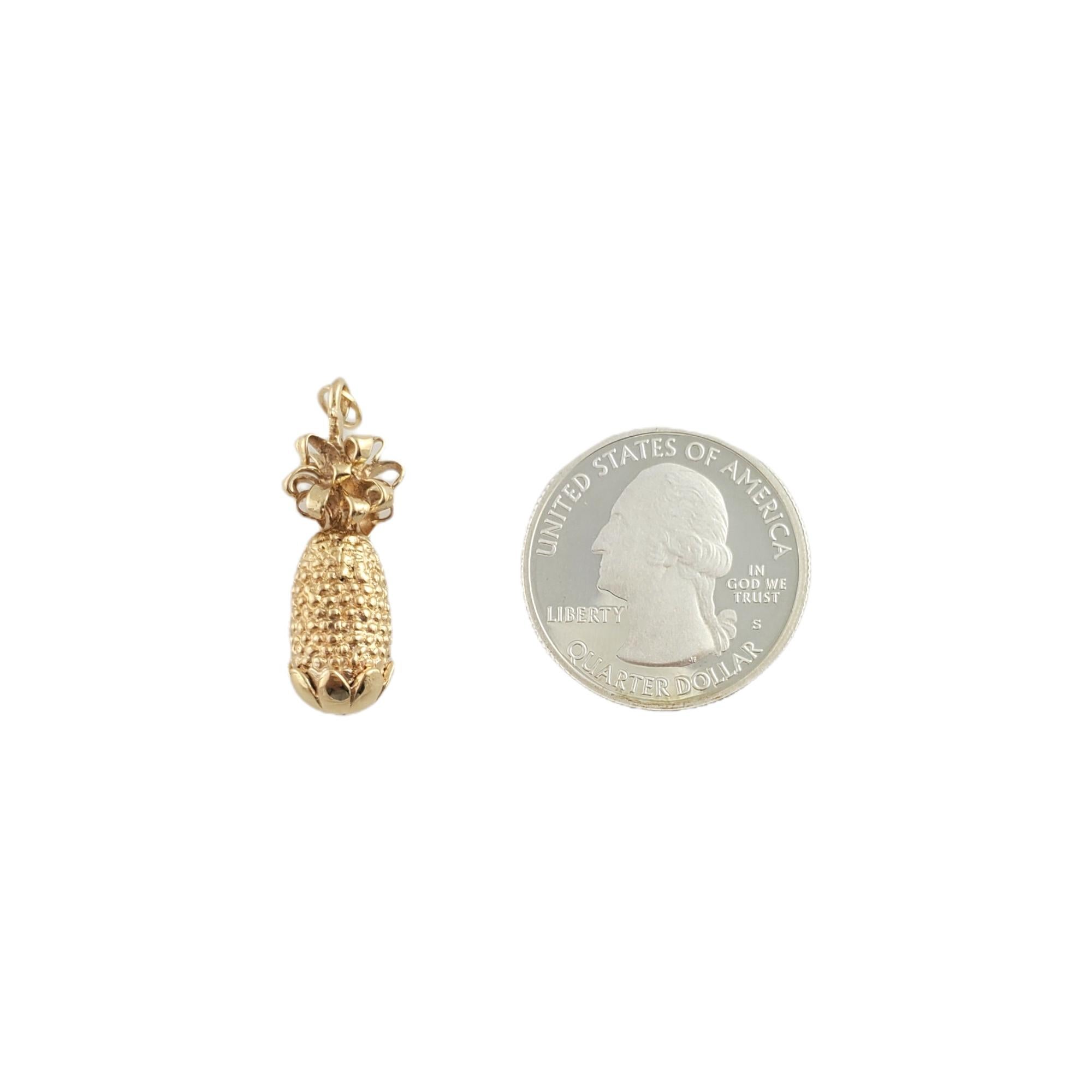 14K Yellow Gold Pineapple Charm In Good Condition In Washington Depot, CT