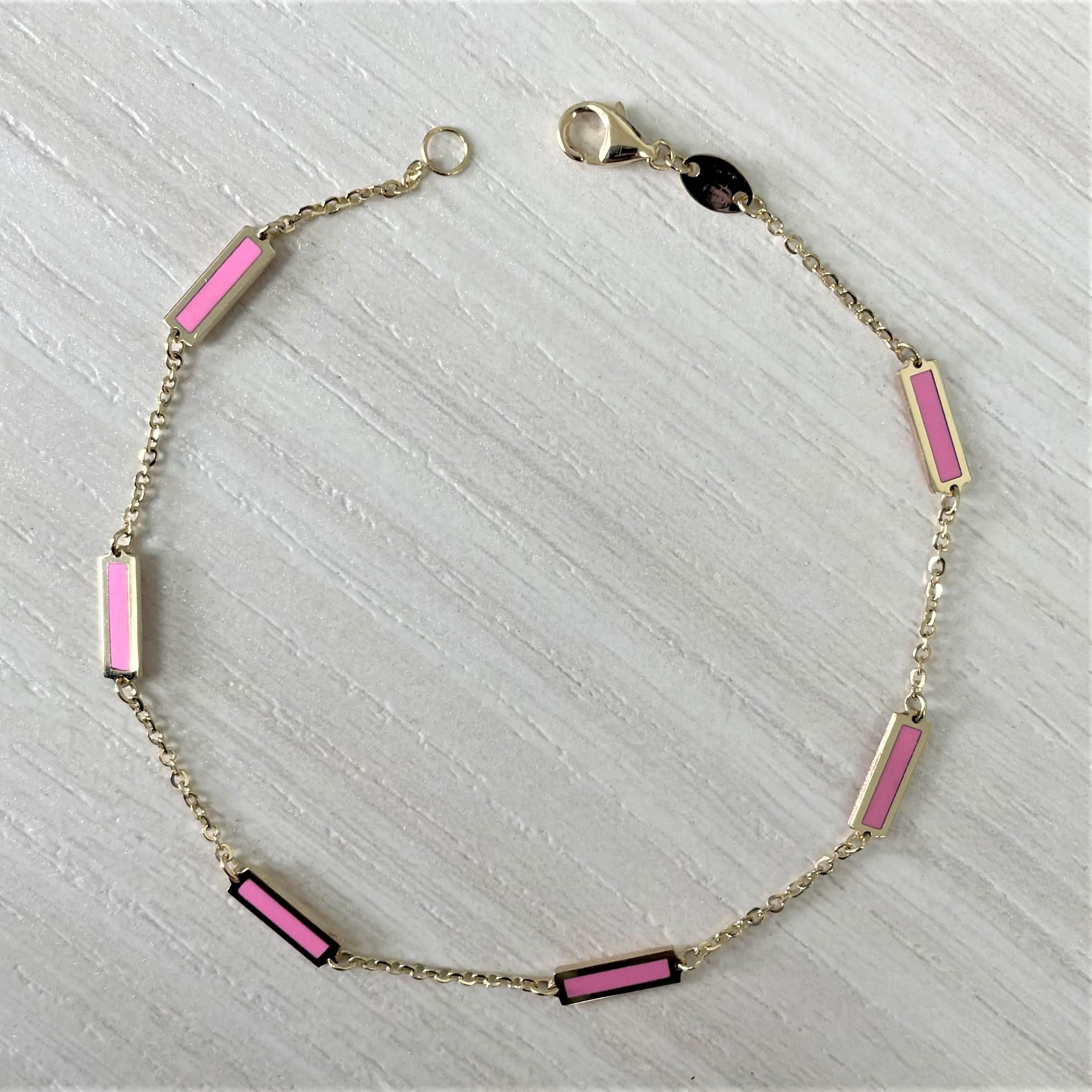 Contemporary 14k Yellow Gold & Pink Agate Inlay Station Bar Bracelet For Sale