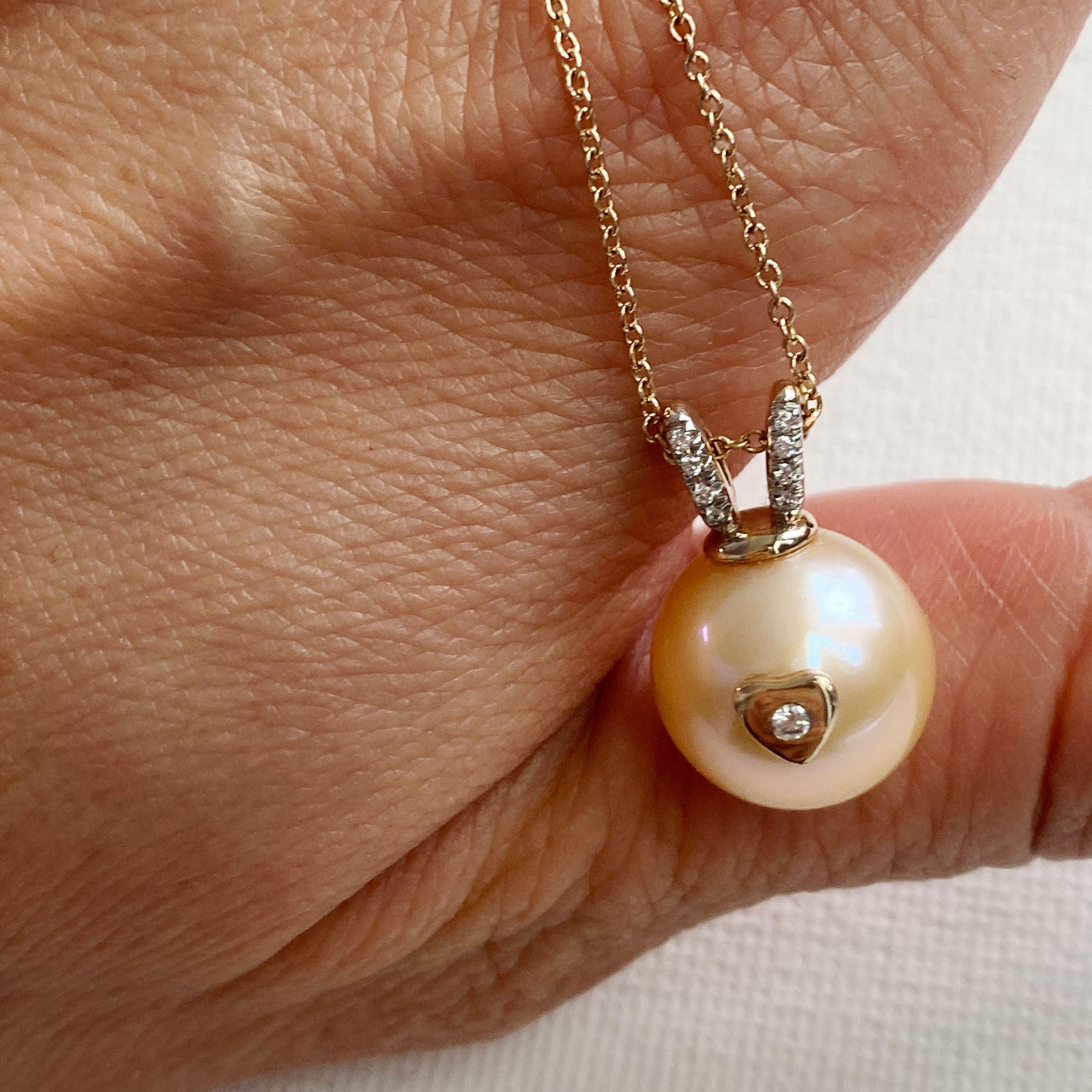 14k Yellow Gold Pink Akoya Pearl Diamond Heart Nose Queen Rabbit Bunny Necklace In New Condition For Sale In Long Island City, NY