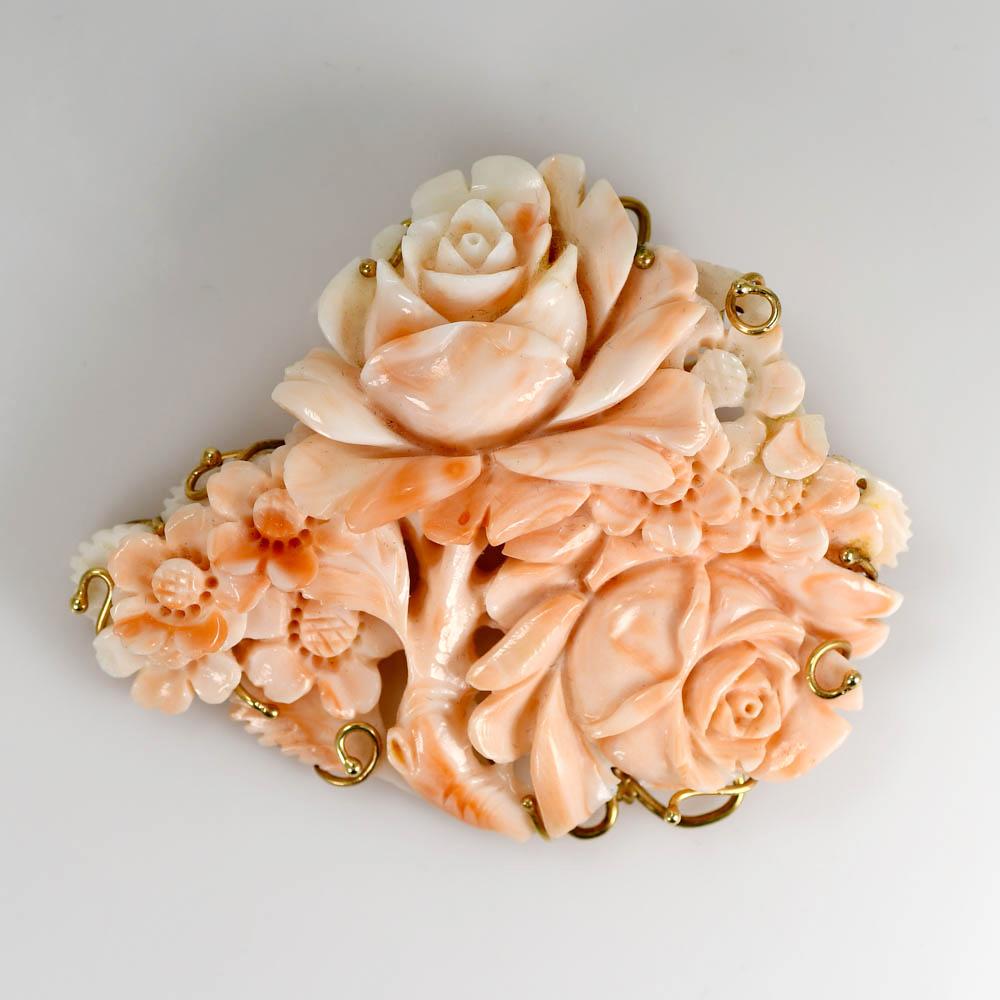 Vintage pink coral brooch with floral design in 14k yellow gold setting.
The setting tests 14k and weighs approximately 4.5 grams net weight.
The brooch measures 2 1/4 inches by 2 inches.
Hand carved rose and flower design. Very good condition.