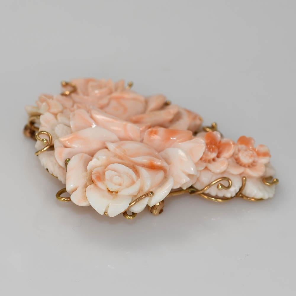 14K Yellow Gold Pink Coral Brooch, 26g In Excellent Condition In Laguna Beach, CA