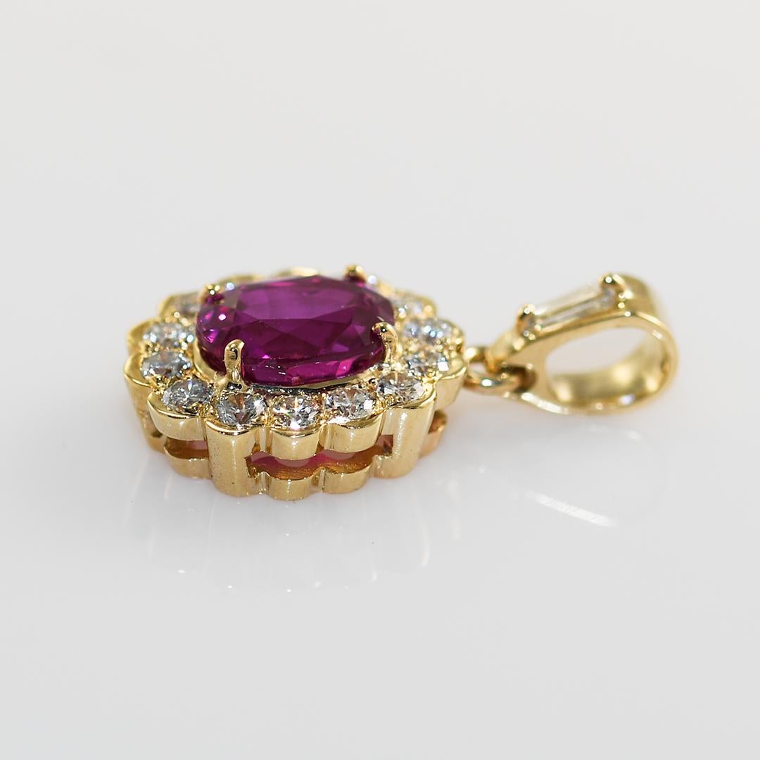 Taille ovale Pendentif en or jaune 14K avec saphir rose et diamant GIA 1.84ct en vente