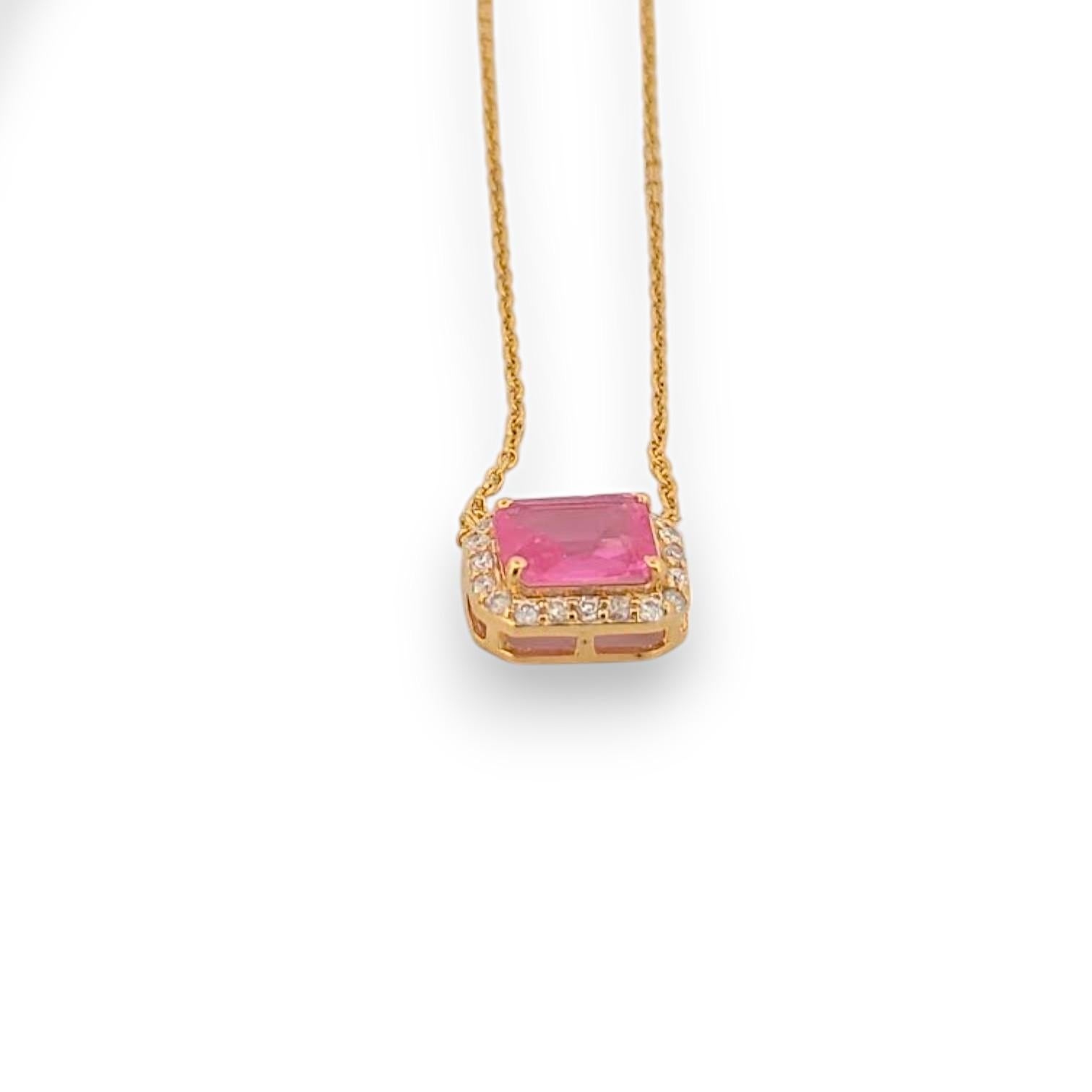 Taille coussin Harlow  Collier stationnaire en or jaune 14 carats, saphir rose et diamants en vente