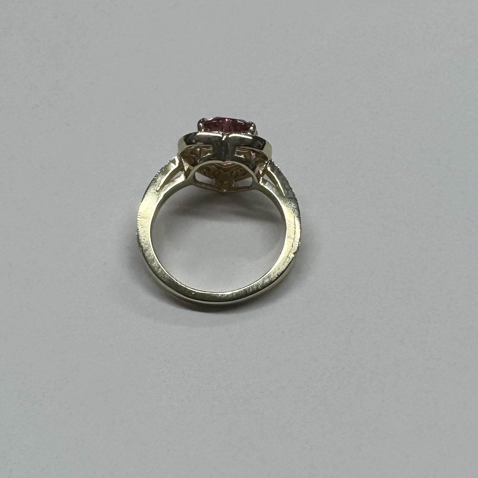 14k Gelbgold Rosa Turmalin und Diamant Herz Ring (Zeitgenössisch) im Angebot