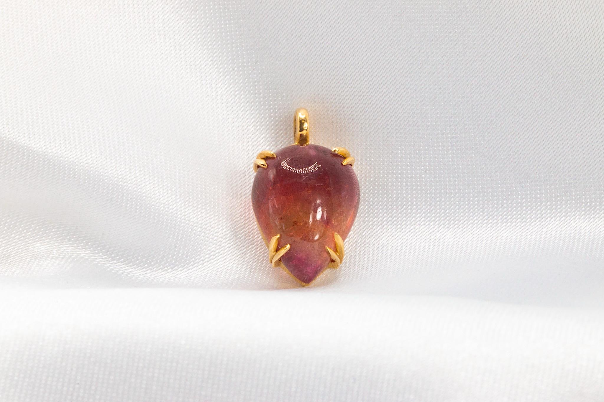 Cabochon 14k Yellow Gold Pink Tourmaline Pendant Necklace in vendita