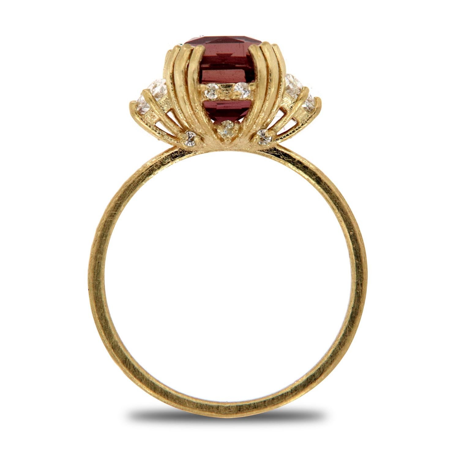 Antique Cushion Cut 14 Karat Yellow Gold Pinkish Purple Sapphire & Diamond Ring GIA 'Center 3.59 CT' For Sale