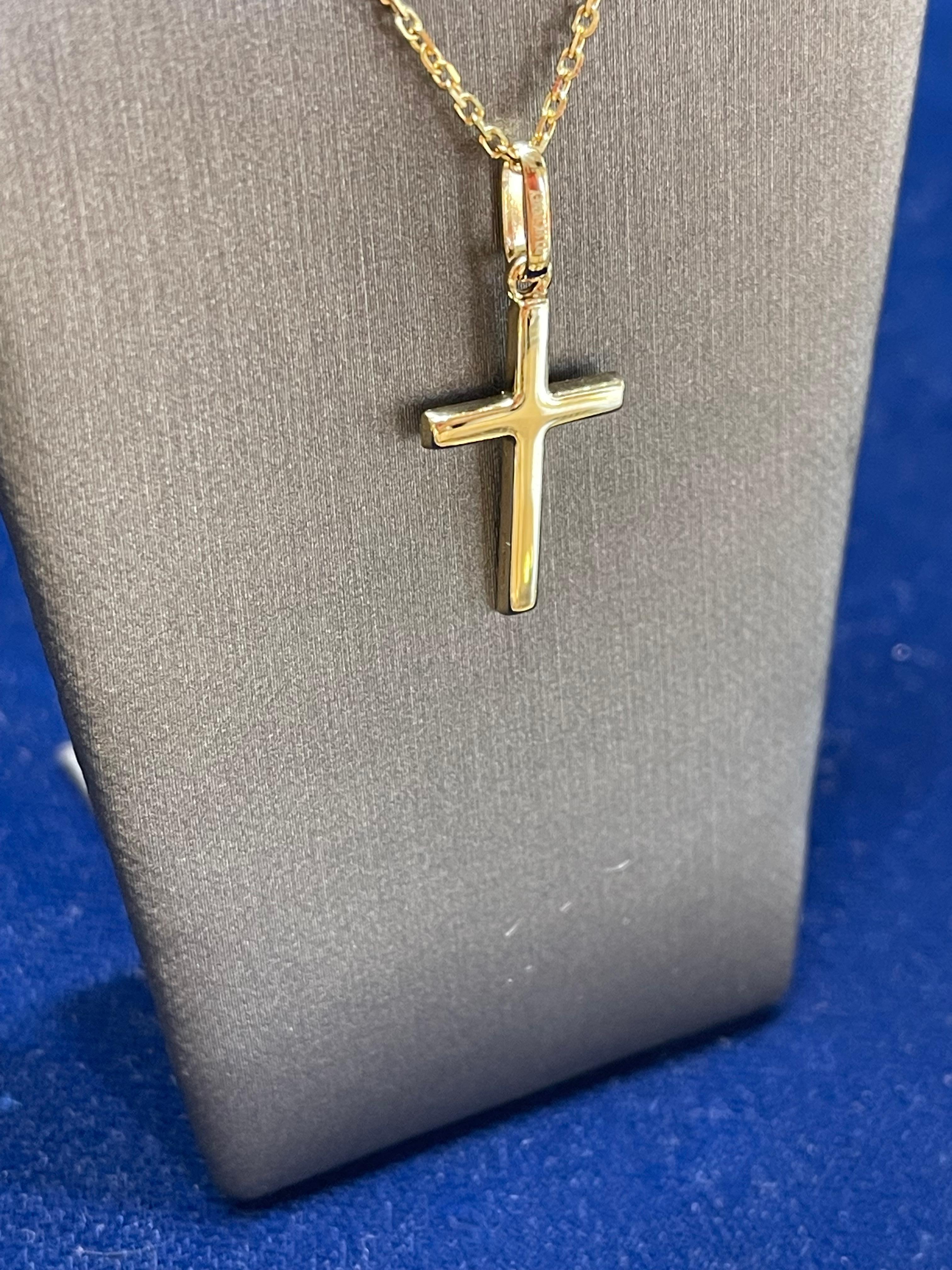 14K Yellow Gold Plain Cross Necklace In Excellent Condition For Sale In Stuart, FL