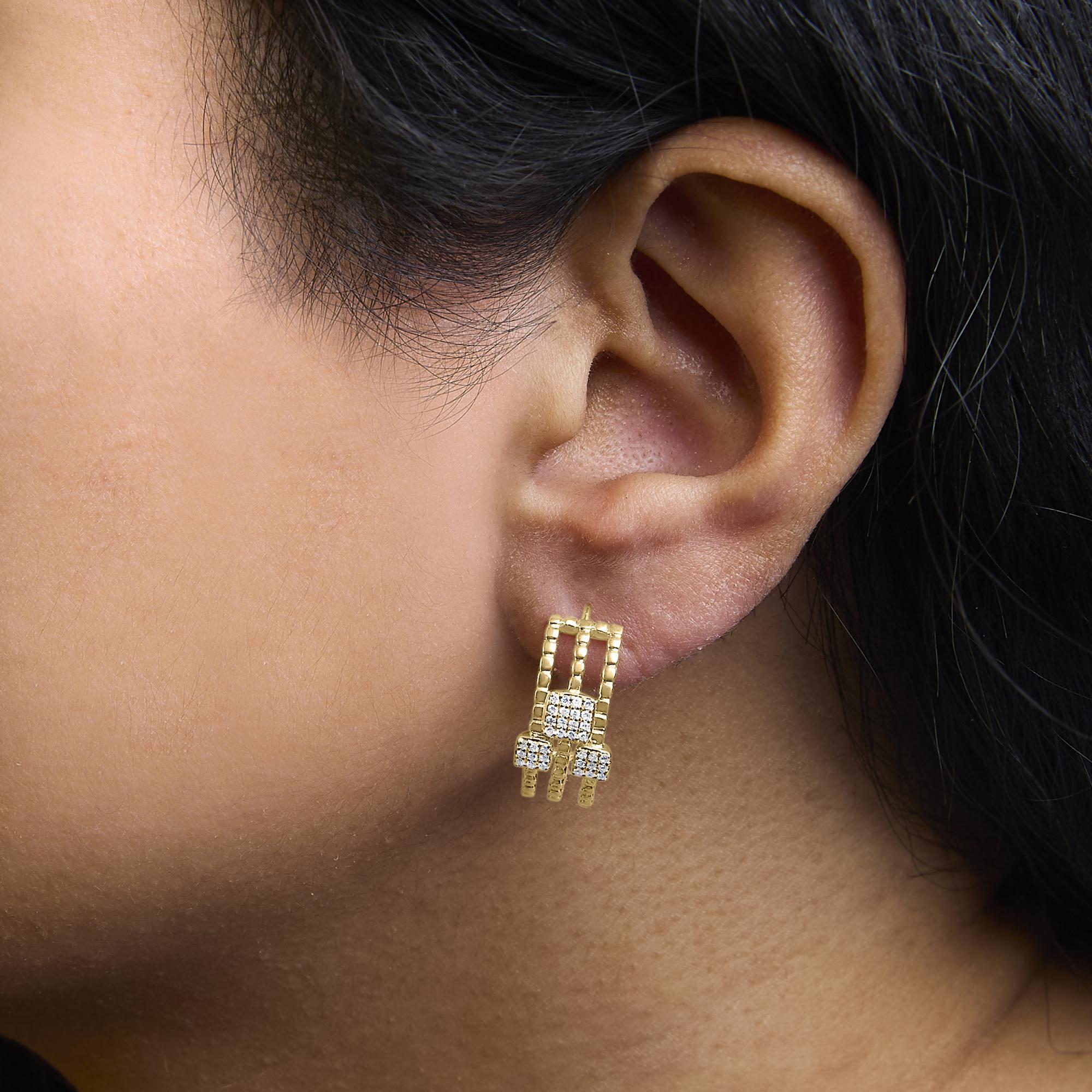 Taille ronde Boucles d'oreilles multidimensionnelles en or jaune 14 carats plaqué argent 925 carats avec diamants 1/4 carat en vente