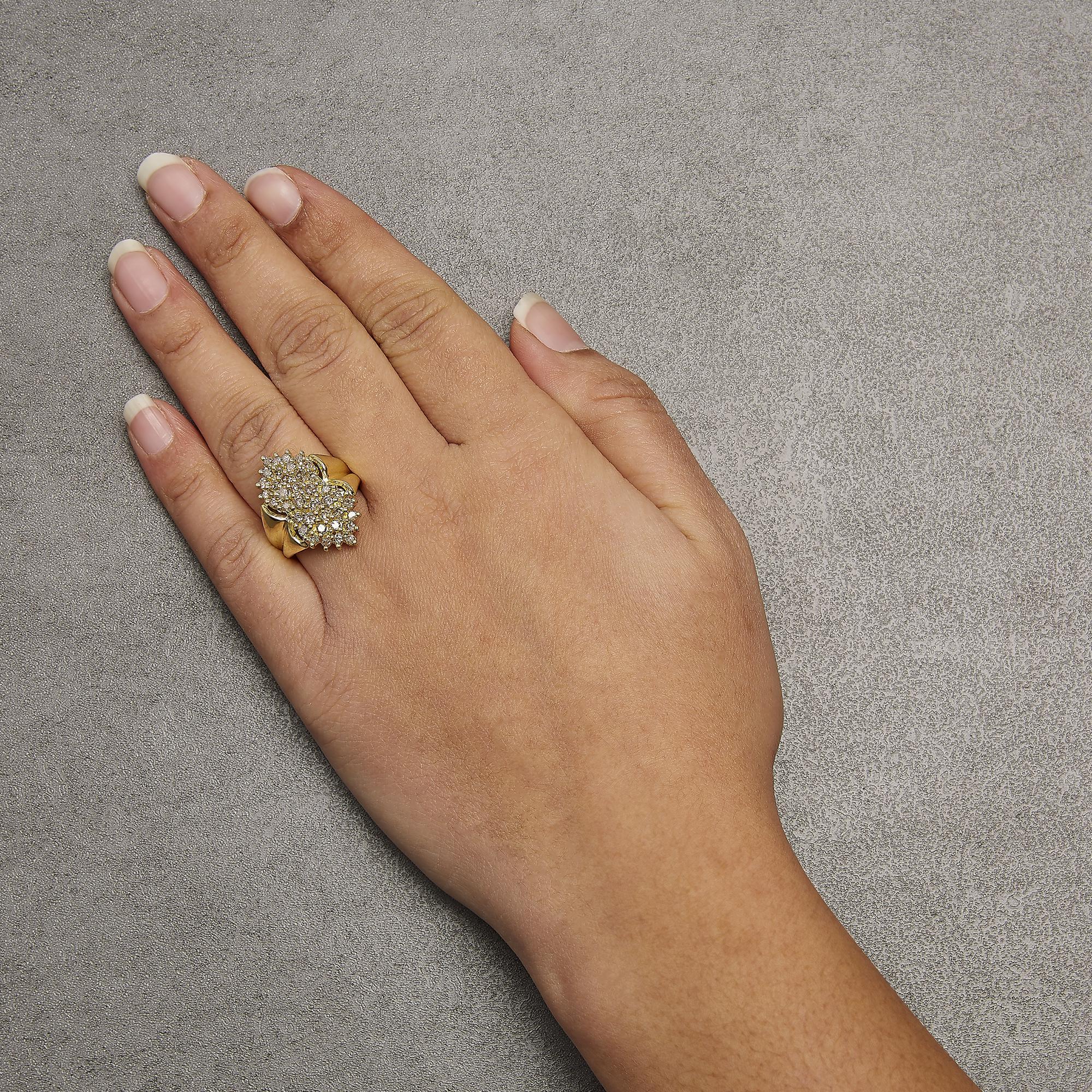Bague en argent sterling plaqué or jaune 14K 1 1/2 Cttw Diamond Cluster Ring Neuf - En vente à New York, NY