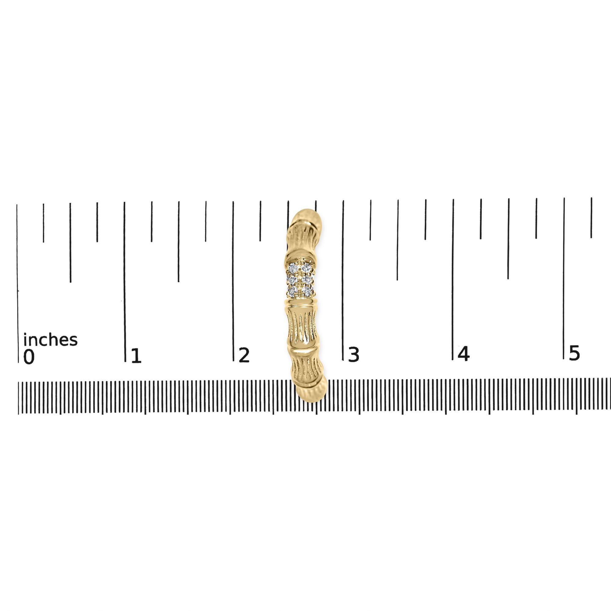 14K Gelbgold vergoldet .925 Sterlingsilber 1/6 Cttw gehämmerte J Creolen Ohrringe im Zustand „Neu“ im Angebot in New York, NY