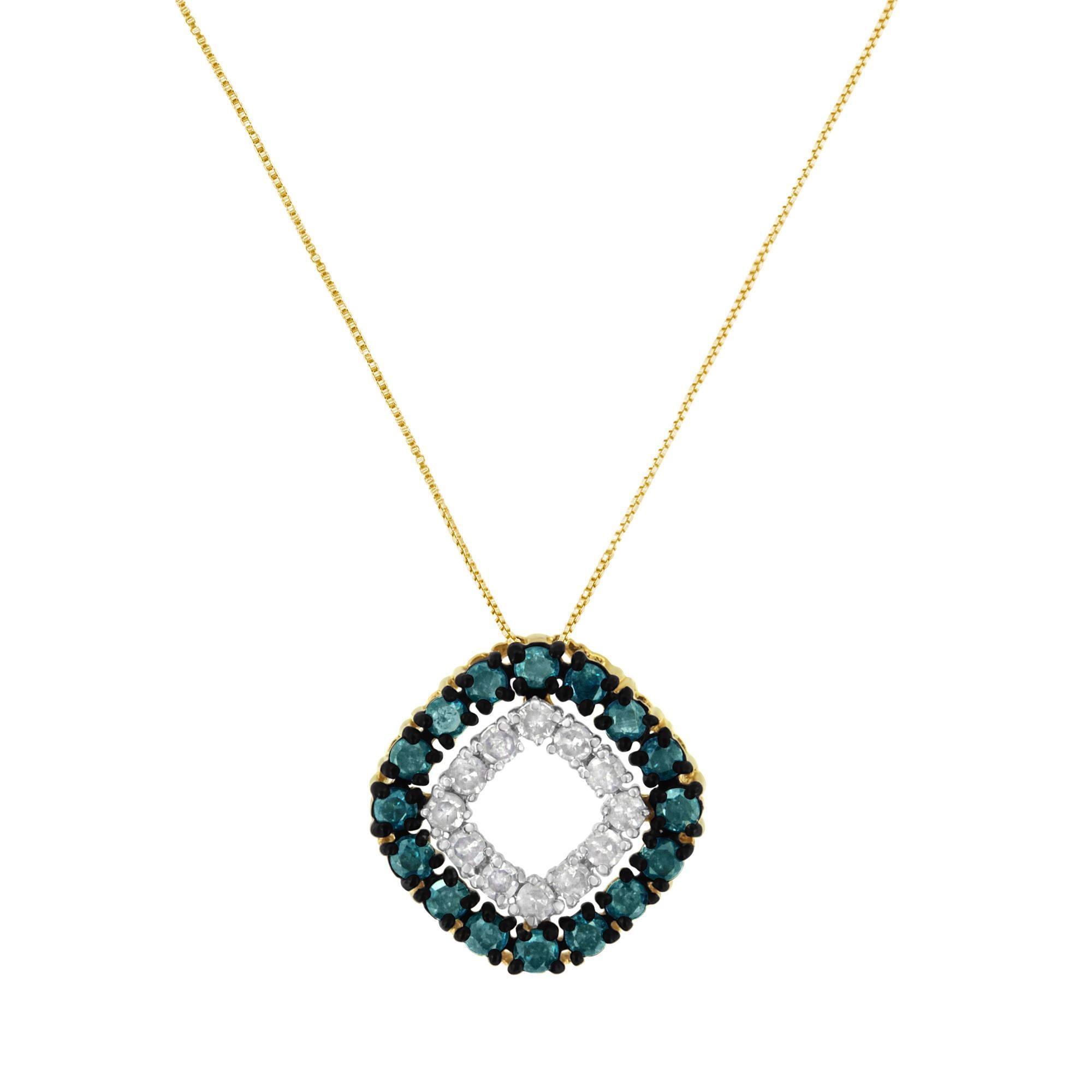 Vous allez absolument adorer ce magnifique et unique collier de forme carrée en argent sterling .925 plaqué or jaune 14k. Design/One est composé de deux motifs de forme carrée, l'extérieur étant orné de magnifiques diamants bleus traités, tandis que