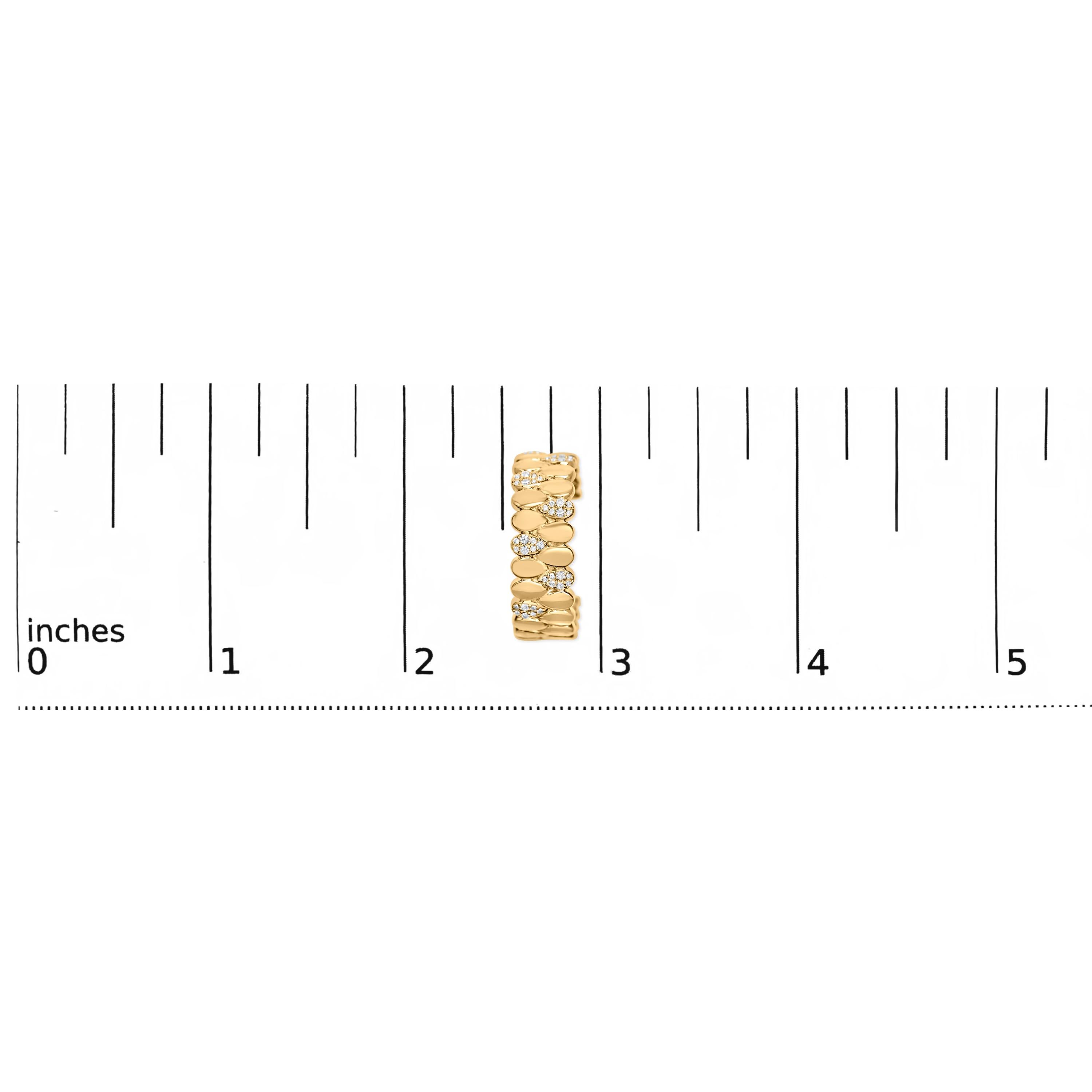 Taglio rotondo A. Silver, placcato in oro giallo 14 carati, orecchini a cerchio con pera e pavé di diamanti da 3/8 ct. in vendita