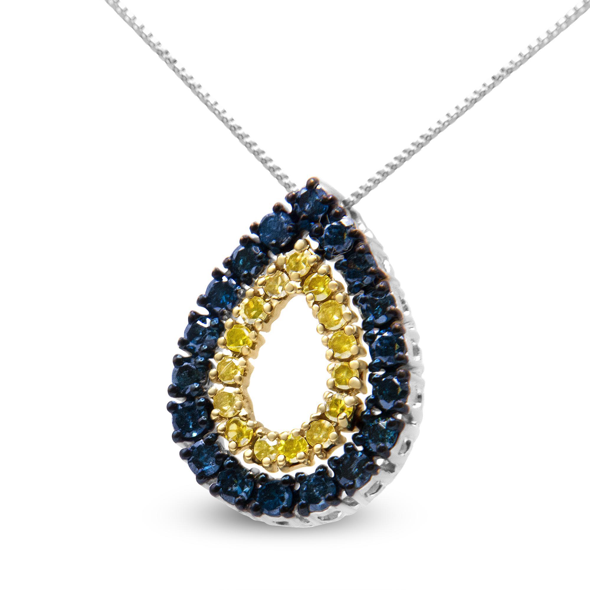 Vous adorerez ce magnifique et unique collier en forme de poire en argent sterling .925 plaqué or jaune 14k. Conçue avec deux motifs en forme de poire, la partie extérieure est ornée de magnifiques diamants bleus traités tandis que la partie