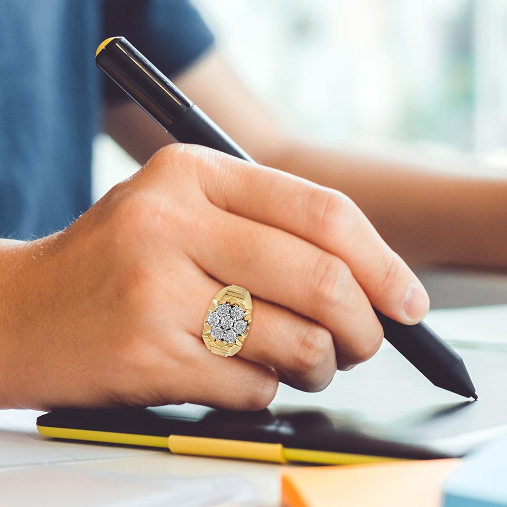 in vendita:  Anello a grappolo di diamanti floreali in argento 925 placcato oro giallo 14K da 1 / 3 carati 5