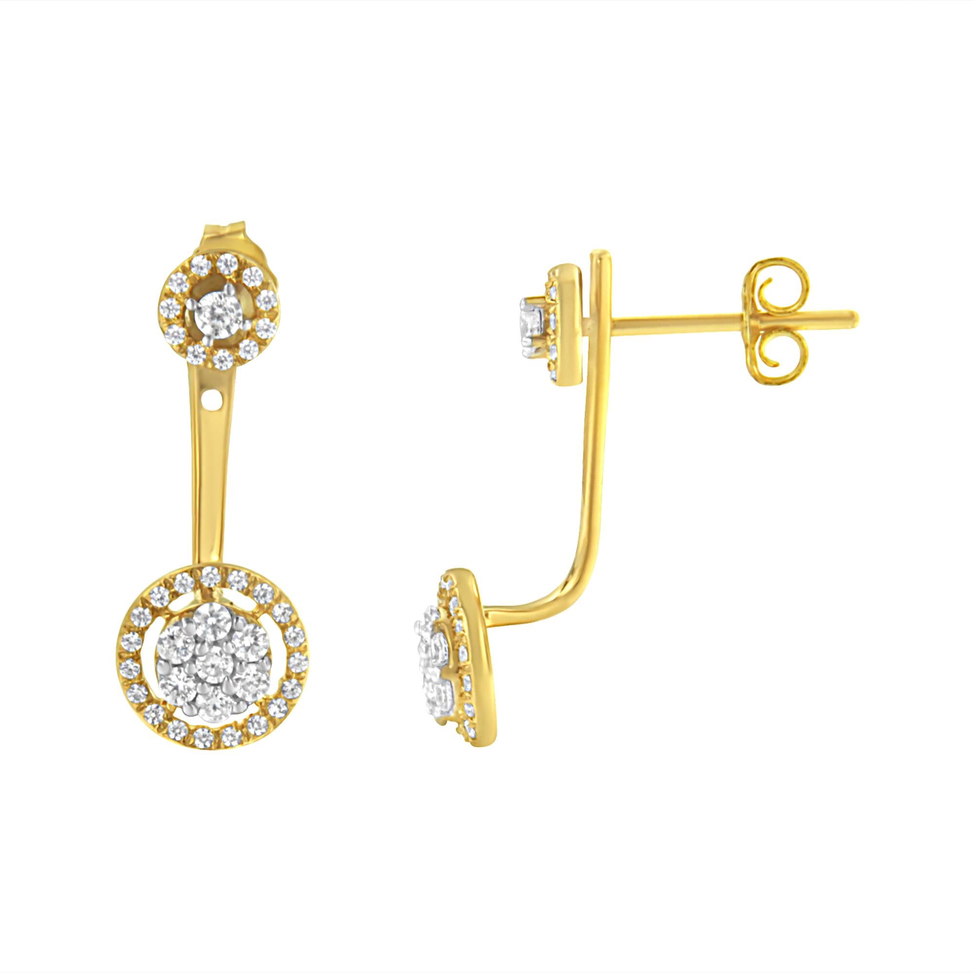 Goditi l'eleganza senza tempo dei nostri orecchini in argento sterling placcato oro giallo 14K. Impreziositi da una splendida serie di diamanti a taglio rotondo per un totale di 5/8 di carato, questi orecchini irradiano uno scintillio accattivante.