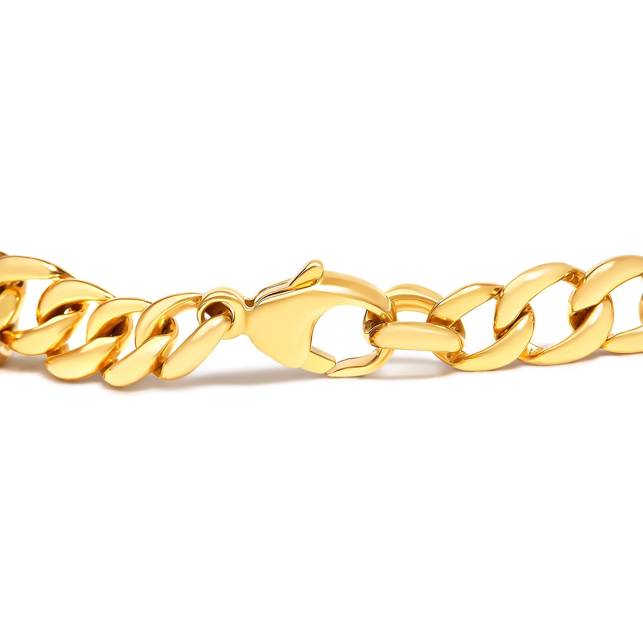 Envolviendo tu muñeca con el suntuoso brillo del oro amarillo de 14 quilates sobre plata de ley, esta exquisita pulsera cubana de eslabones es un epítome de sofisticación y opulencia. Meticulosamente elaborada, alterna eslabones lisos reflectantes y