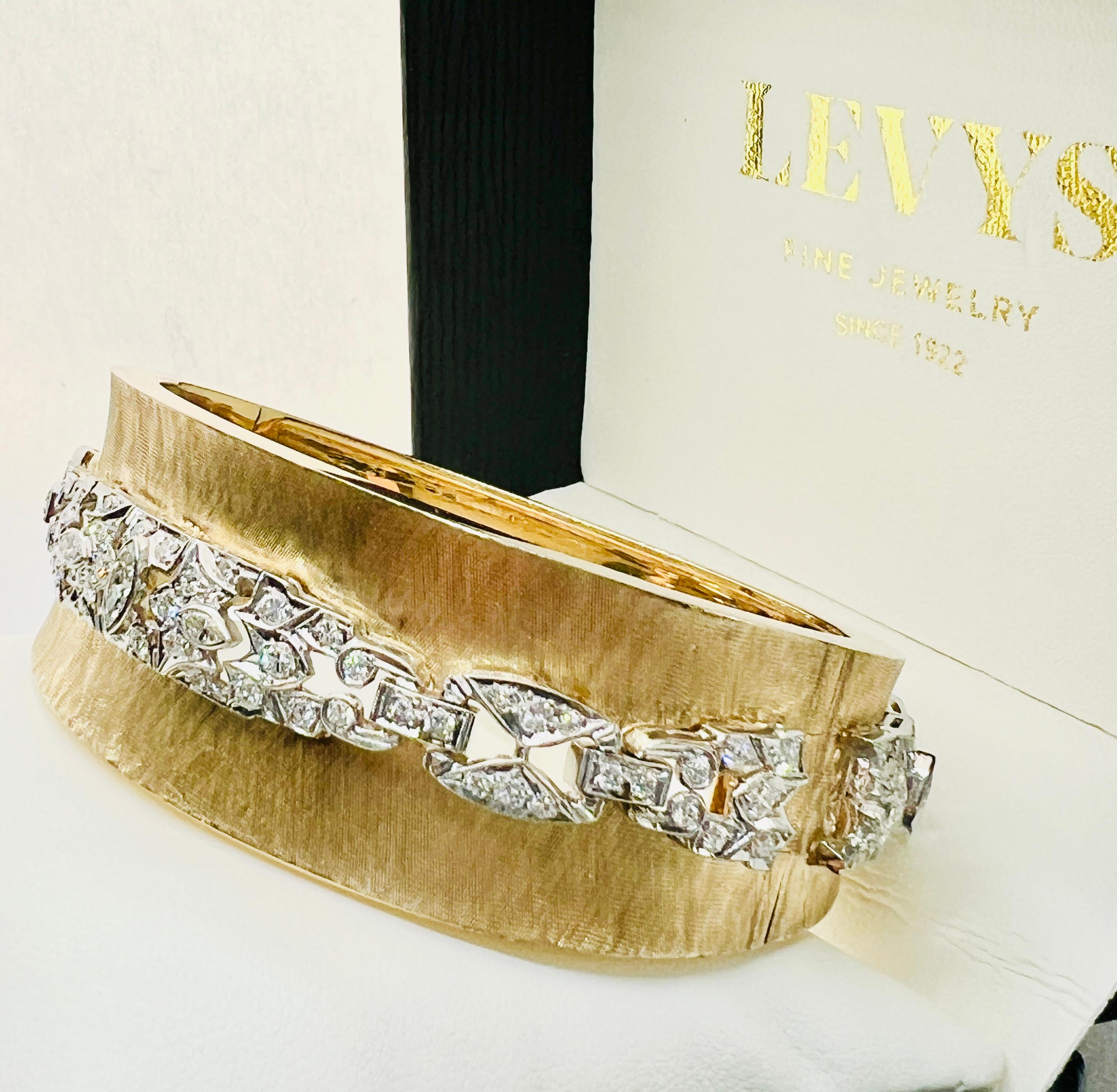 Taille ronde Bracelet en or jaune 14K, platine et diamants 67,8 grammes  en vente