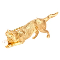14K Yellow Gold Playful Cat Brooch with Pearl Accent