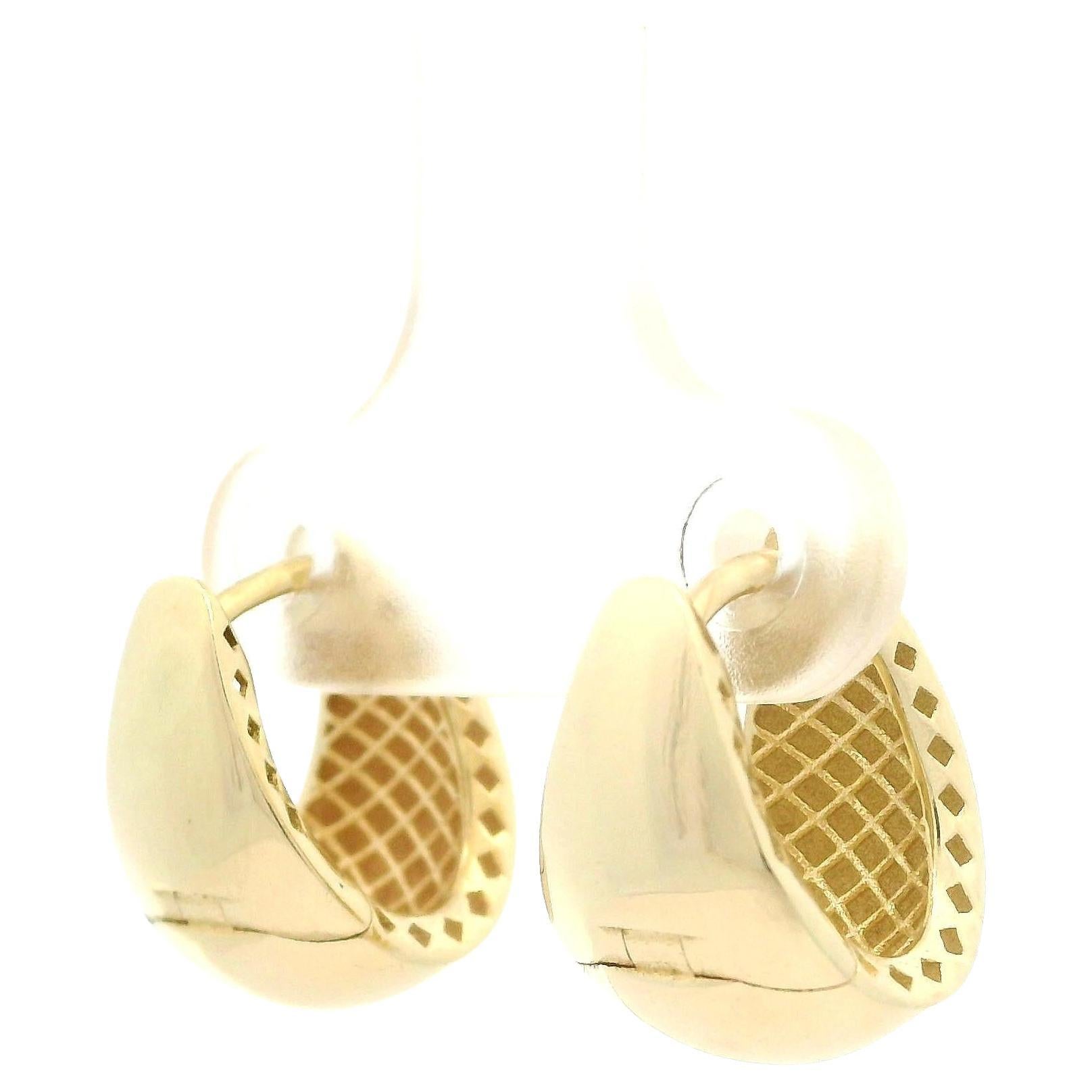 Material: Solid 14k Yellow Gold
Weight: 3.93 Grams
Overall Width: 10.58mm (0.41