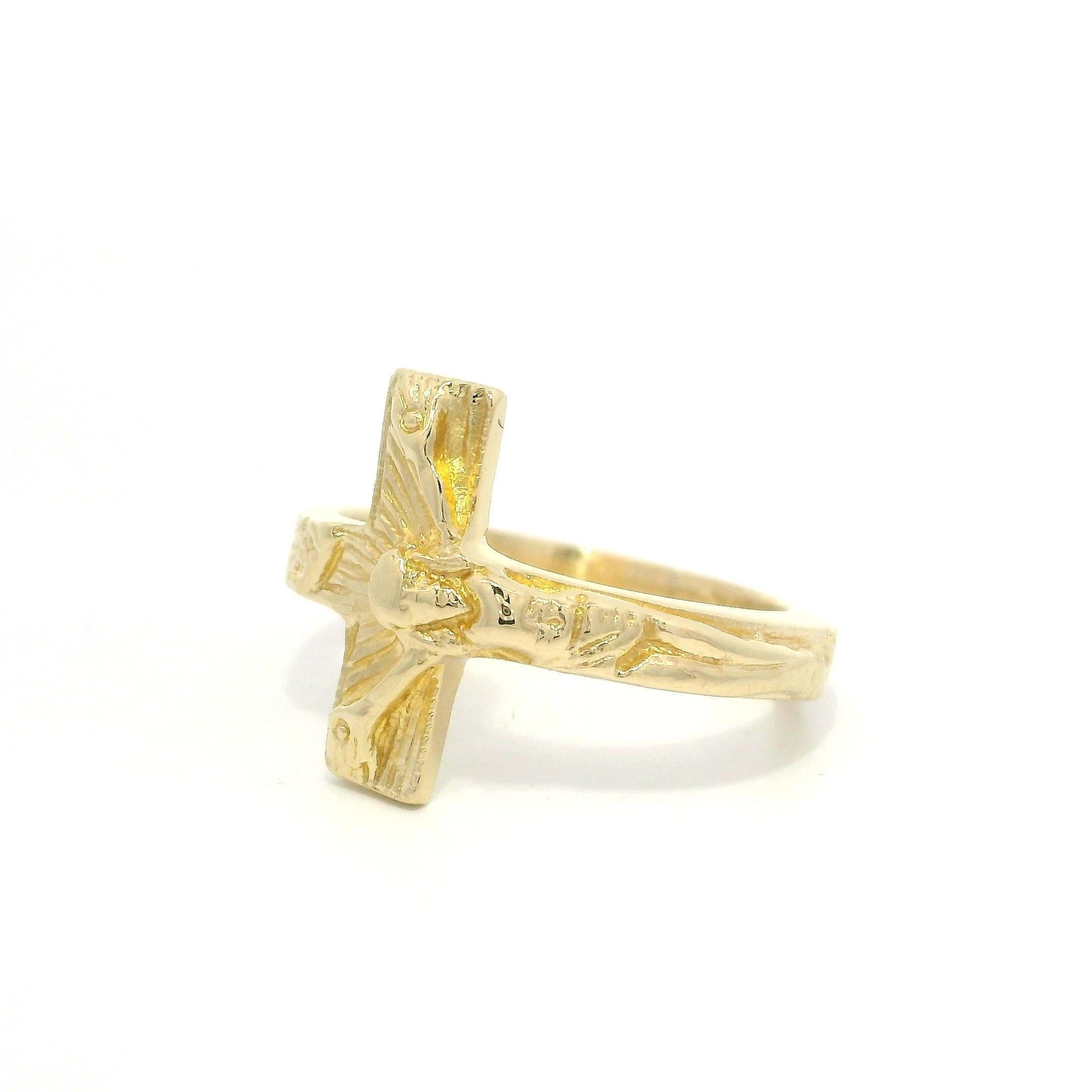 Materiale: Oro giallo massiccio 14k
Peso: 3,70 grammi
Misura dell'anello: 5,5 (adattato a un dito, contattaci prima dell'acquisto per richiedere la misura).
Larghezza anello: 14,08 mm (0,55