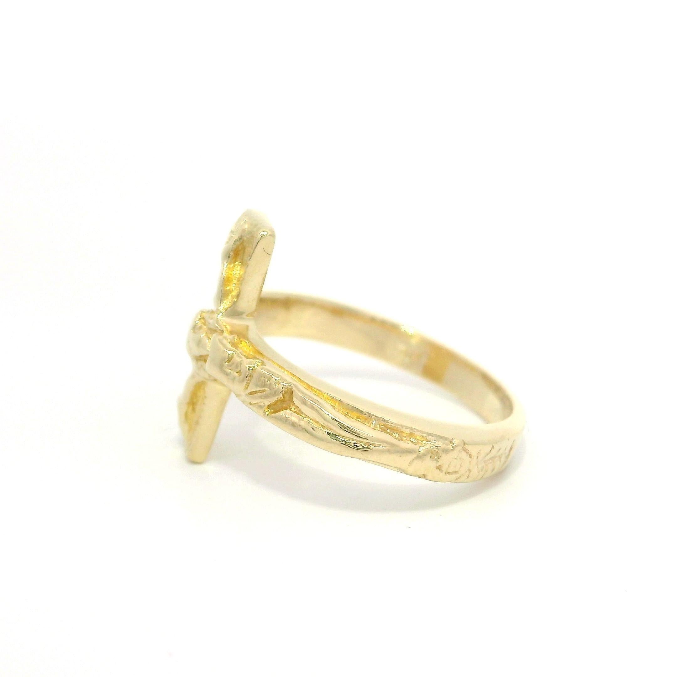 Anello a fascia con croce del crocifisso in oro giallo 14k lucidato, misura 5,5 in vendita 2