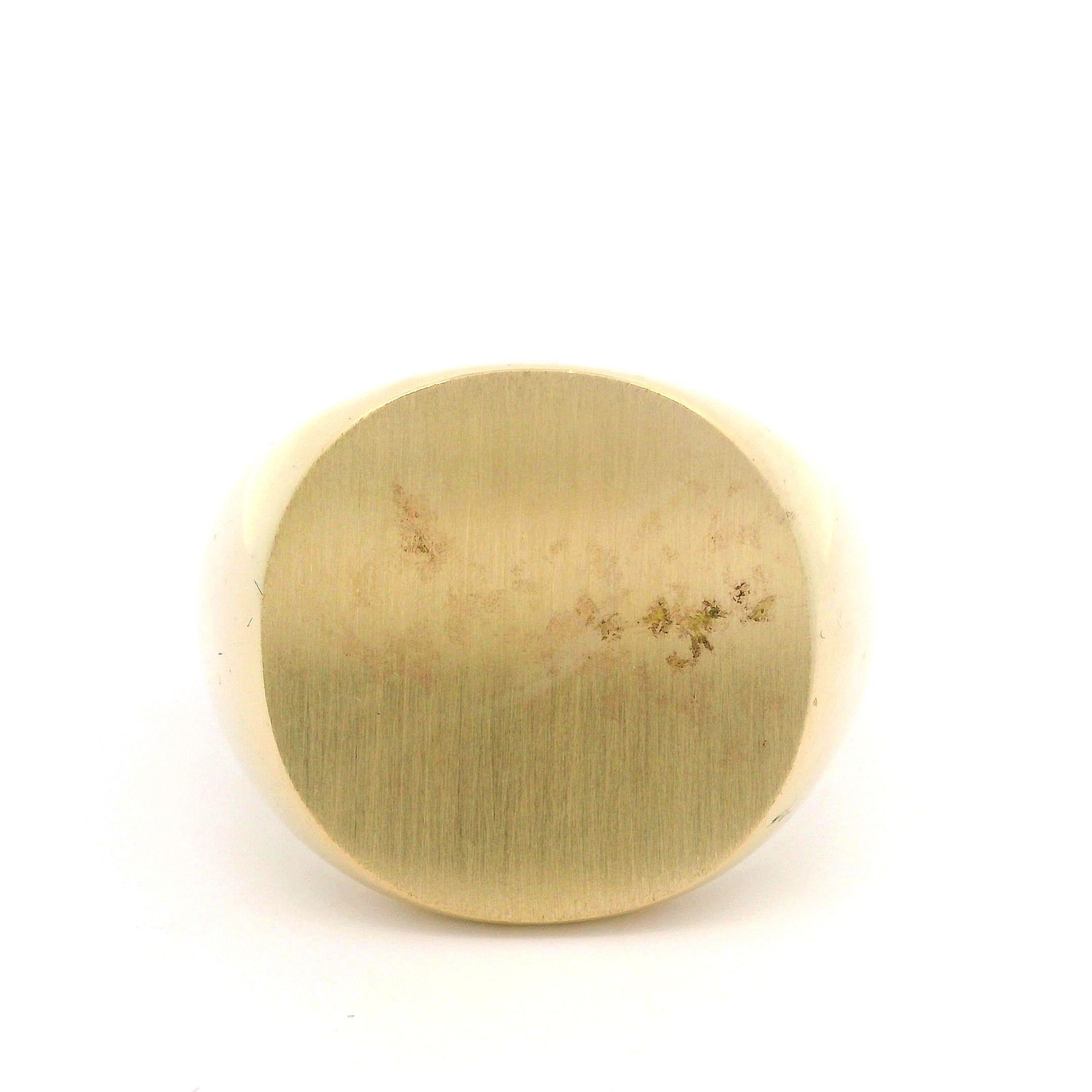 MATERIAL : Or jaune 14k massif
Poids : 21,21 grammes
Taille de la bague : 10.5 (ajustée au doigt, veuillez nous contacter avant l'achat si vous avez des questions sur la taille)
Largeur de l'anneau : 17,7 mm (haut de l'anneau - du nord au sud) - 5,4