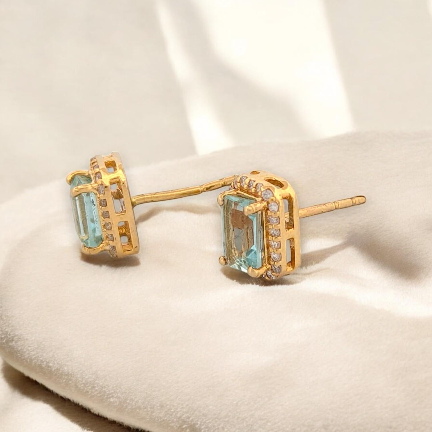Troglodyte  Boucles d'oreilles en or jaune 14 carats avec une émeraude naturelle de 1,10 carat Pour femmes en vente