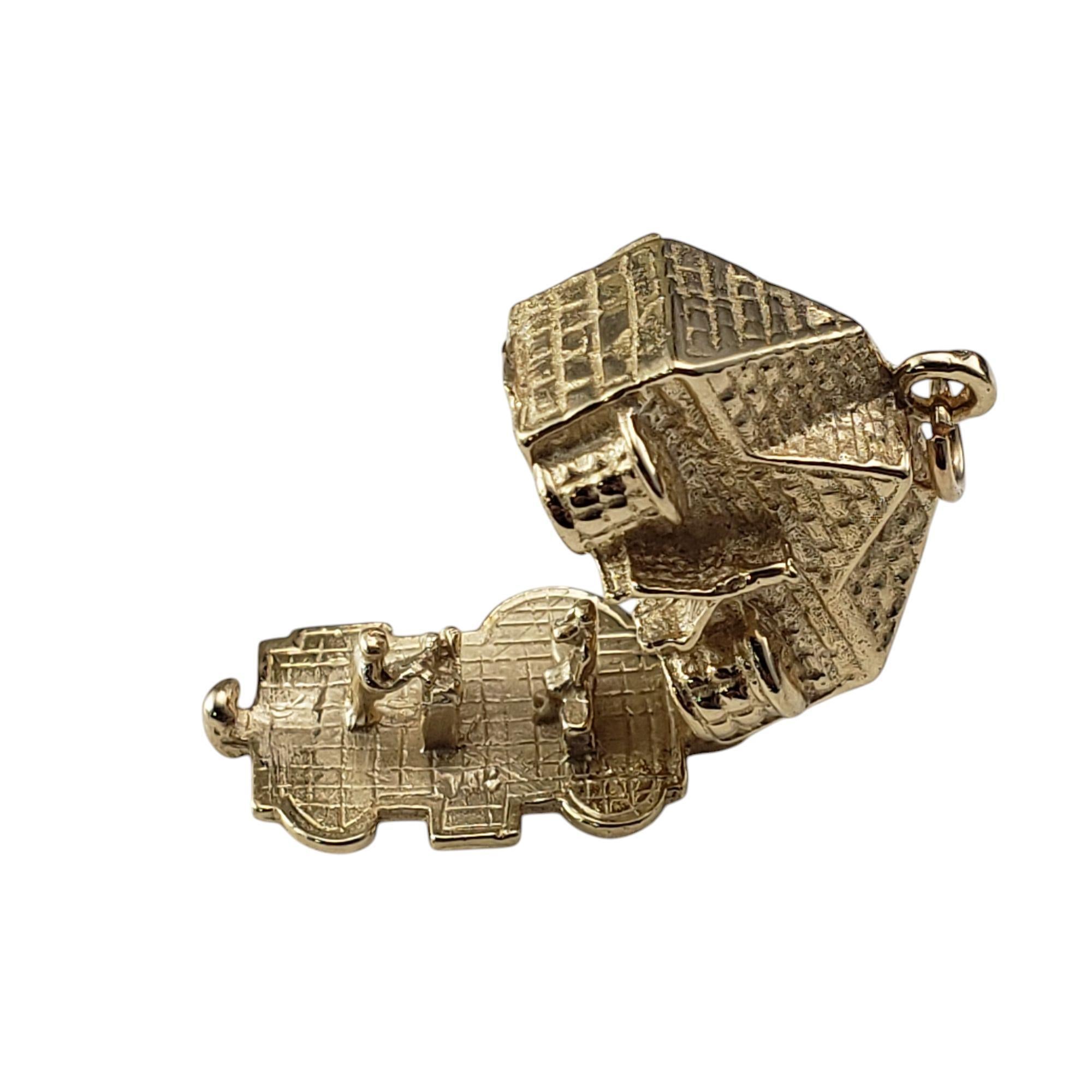 Women's 14K Yellow Gold Pot and Piddle Articulating English Pub Charm #20883 For Sale