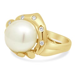 14K Yellow Gold Potato Pearl and Round Diamond Ring