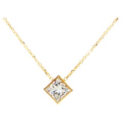 Collier avec pendentif en or jaune 14 carats, serti d'un diamant taille princesse