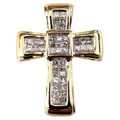 Colgante de oro amarillo de 14 quilates con cruz de diamantes talla princesa #24903
