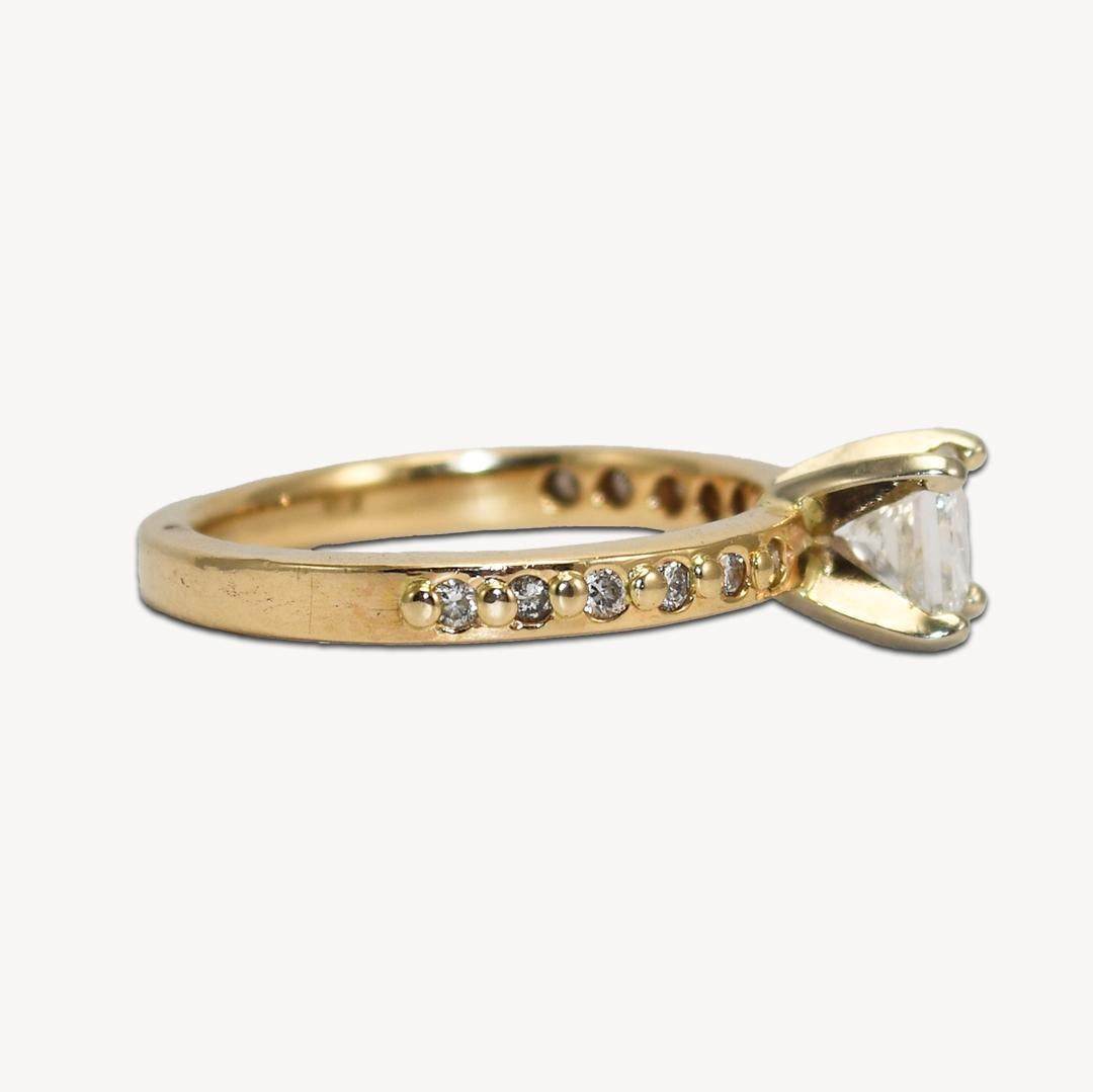 Taille princesse Bague de fiançailles solitaire en or jaune 14K avec diamant taillé en princesse en vente