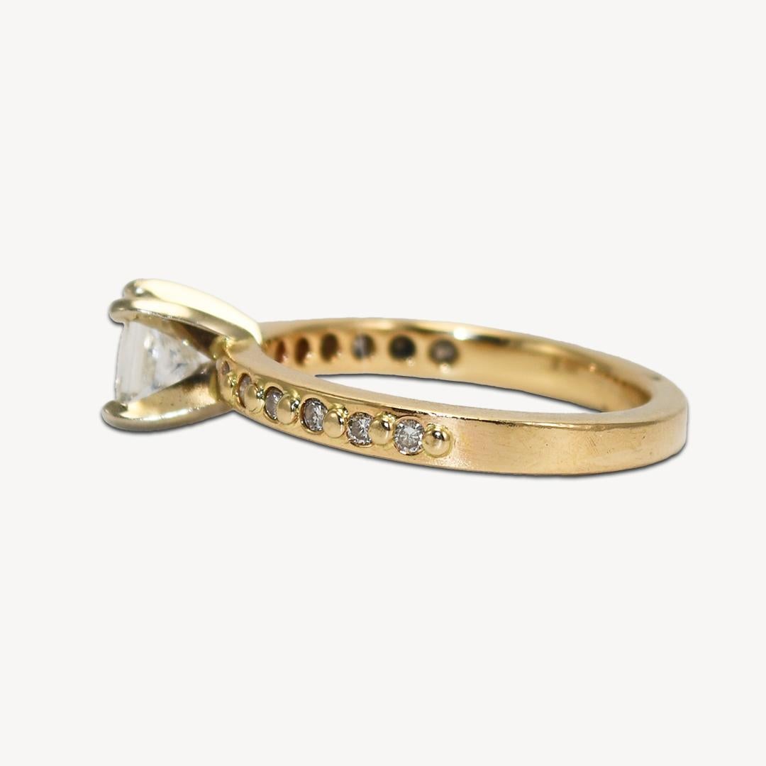 Bague de fiançailles solitaire en or jaune 14K avec diamant taillé en princesse Unisexe en vente