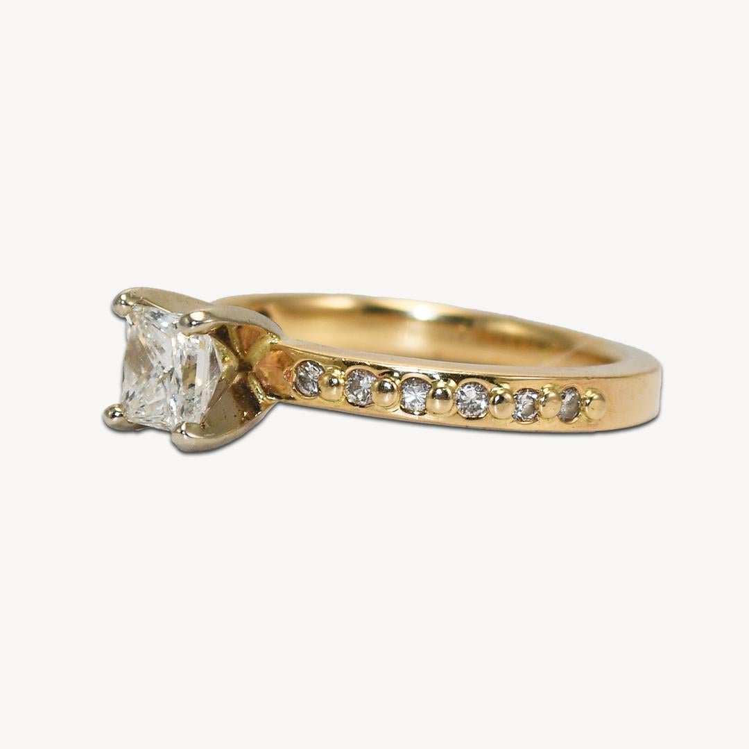 Bague de fiançailles solitaire en or jaune 14K avec diamant taillé en princesse en vente 1