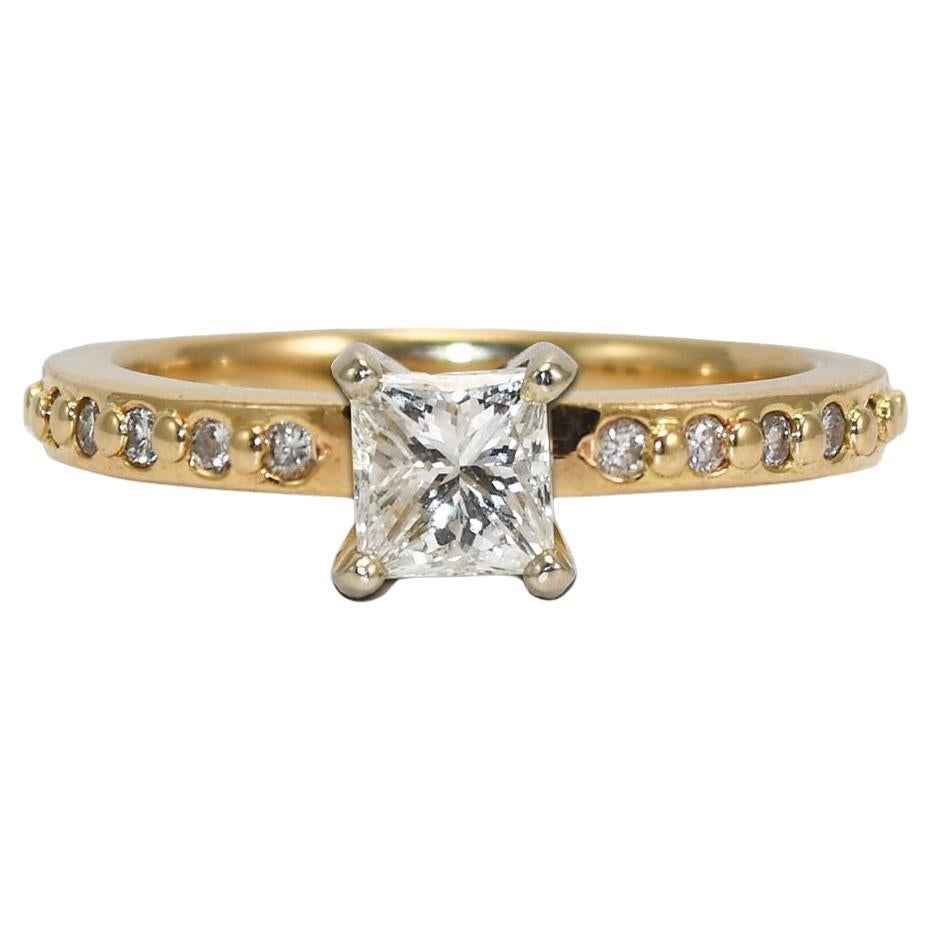 Bague de fiançailles solitaire en or jaune 14K avec diamant taillé en princesse